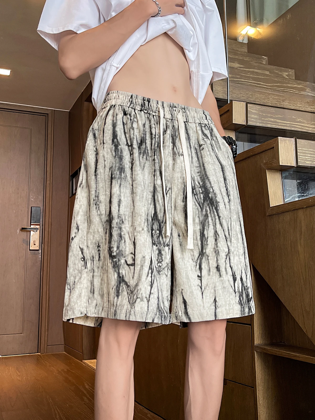 Летние тонкие американские пляжные шорты для мужчин, спортивные повседневные свободные брюки длиной до колена из полиэфирного волокна
Летние тонкие американские пляжные шорты для мужчин, спортивные повседневные свободные брюки длиной до колена из полиэфирного волокна