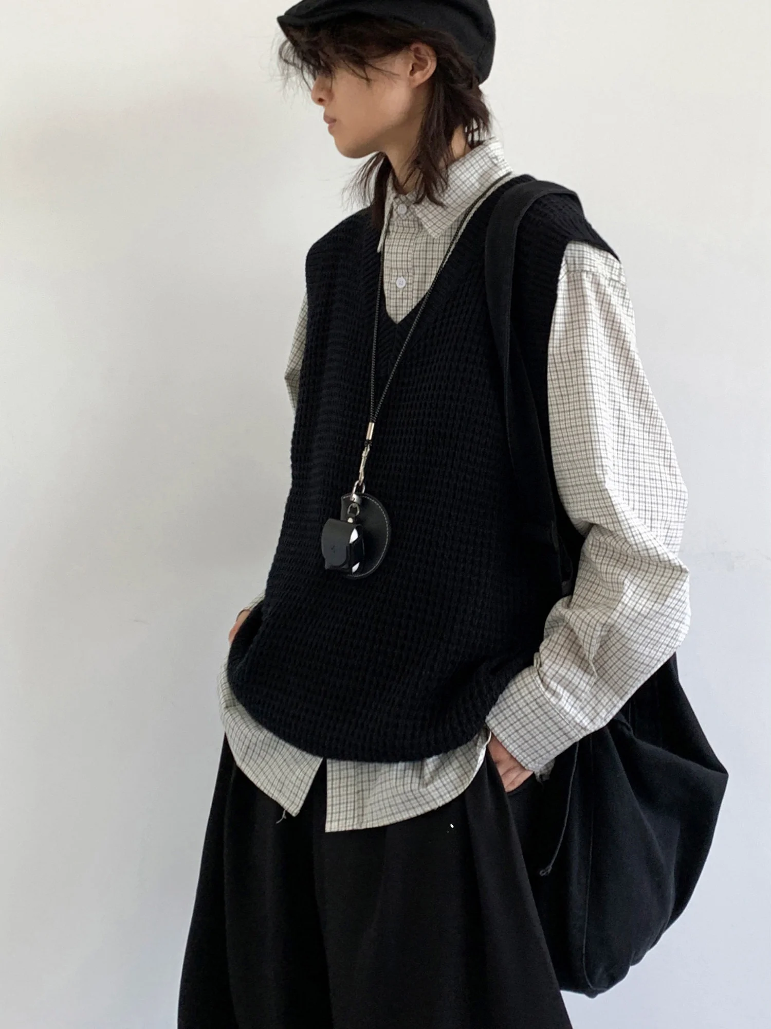 Jiwuus Vintage Knitted Vest Unisex College Style Color V-Neck Sleeveless Casual Shoulder Pad Top for Autumn
Jiwuus Vintage Knitted Vest Unisex College Style Color V-Neck Sleeveless Casual Shoulder Pad Top for Autumn