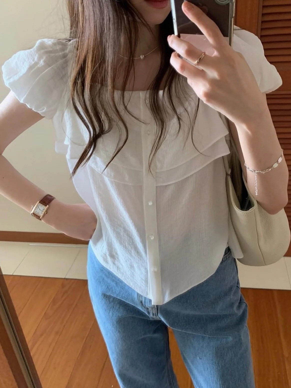 Chic Summer Short Sleeve Shirt Women's Square Collar Single Button Design Sensation Small Audience Top Gentle Lace Hem
Chic Summer Short Sleeve Shirt Women's Square Collar Single Button Design Sensation Small Audience Top Gentle Lace Hem