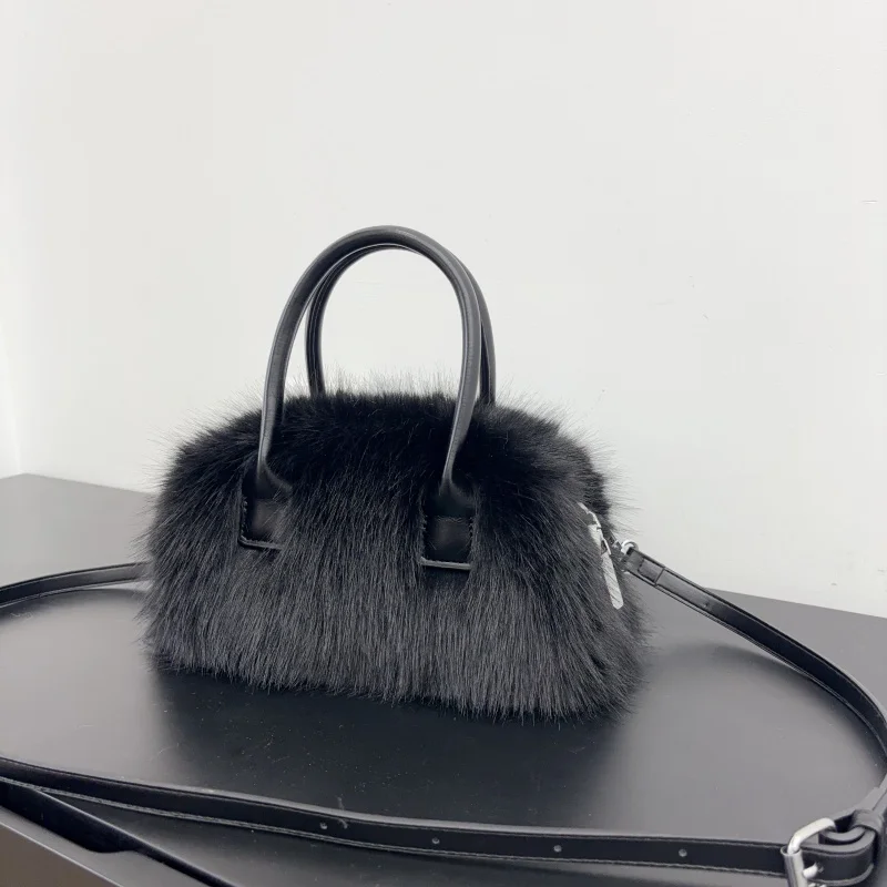 Новая плюшевая сумка из искусственного меха 2026 года, сумка Y2K, эстетичная зимняя сумка-тоут для стильных девушек, имитация лисьего меха, сумка через плечо для женщин
Новая плюшевая сумка из искусственного меха 2026 года, сумка Y2K, эстетичная зимняя сумка-тоут для стильных девушек, имитация лисьего меха, сумка через плечо для женщин