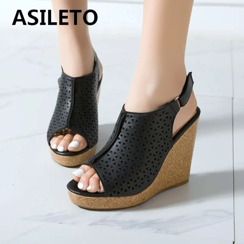 ASILETO New Vintage Women Daily Sandals Peep Toe Wedges 10.5cm Platform 2.5cm Buckle Strap Breathable Mixed Big Size 43 44 45
ASILETO New Vintage Women Daily Sandals Peep Toe Wedges 10.5cm Platform 2.5cm Buckle Strap Breathable Mixed Big Size 43 44 45