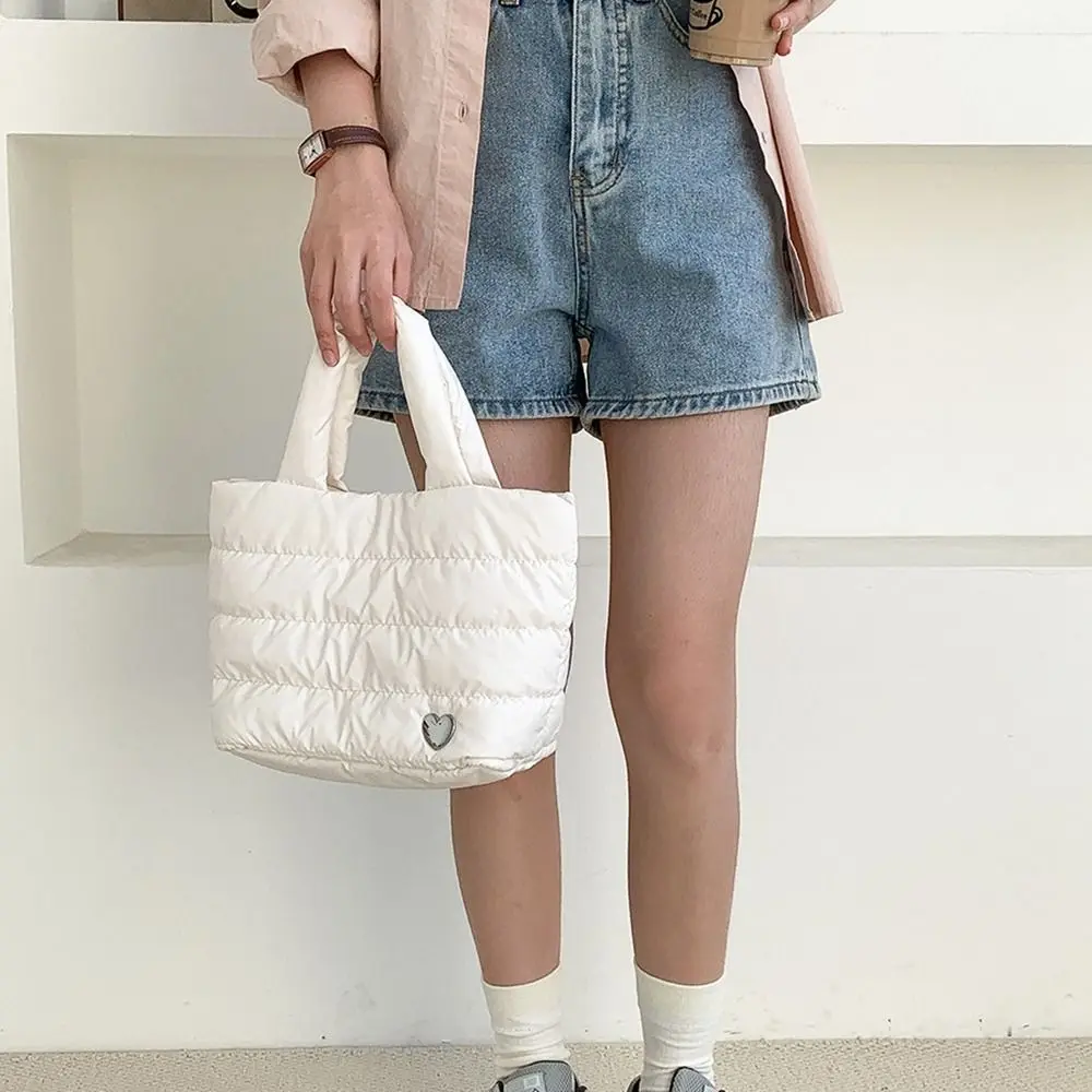 Fashionable Korean Style Space Cotton Tote Bag Large Capacity Plaid Nylon Handbag Solid Color Silver Cloud Bag Lady
Fashionable Korean Style Space Cotton Tote Bag Large Capacity Plaid Nylon Handbag Solid Color Silver Cloud Bag Lady