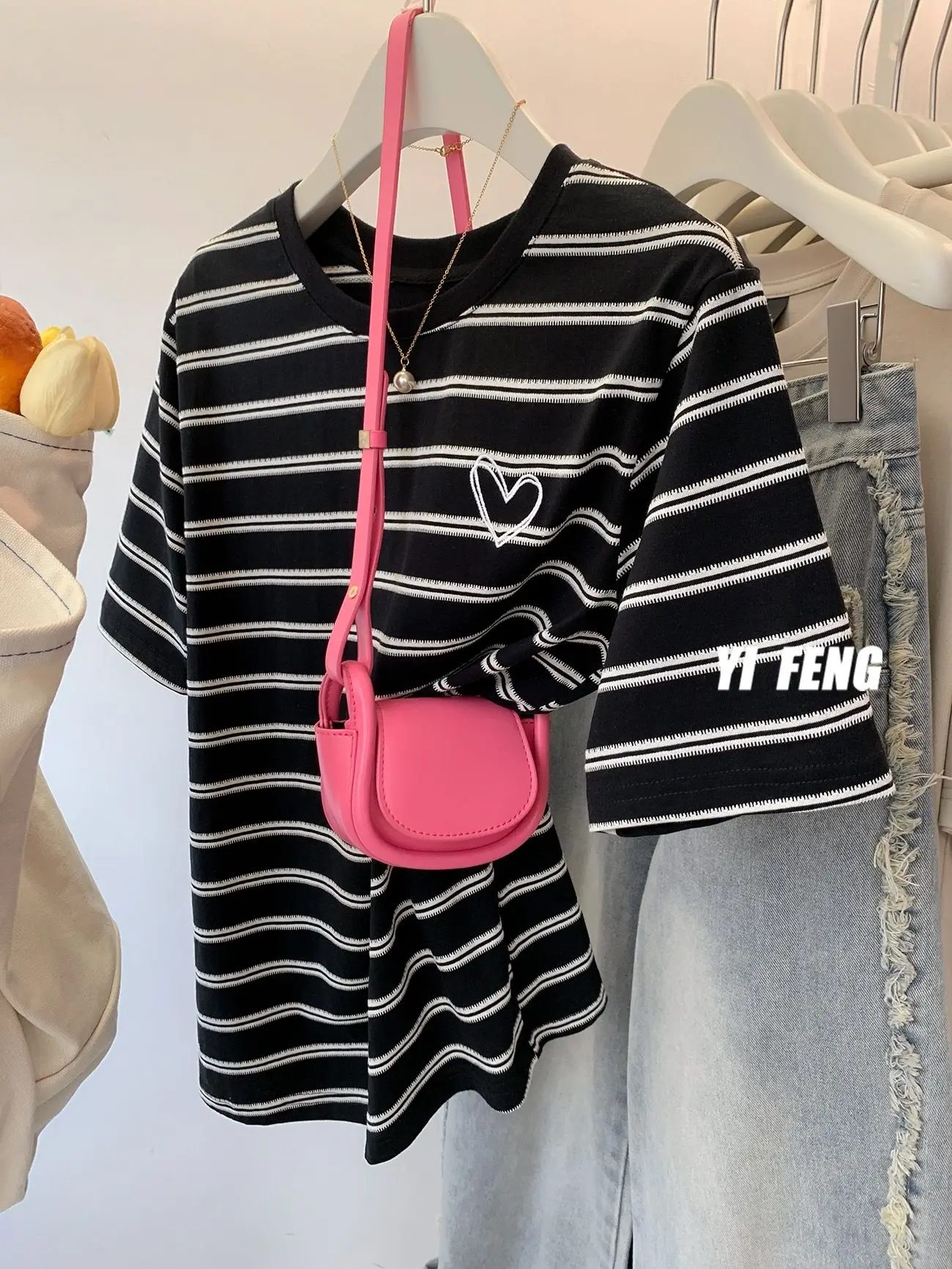 plus Size Women's T-Shirt Short Sleeve Embroidered Striped Heart Summer Slimming Belly Covering Top Korean Style Loose Fit
plus Size Women's T-Shirt Short Sleeve Embroidered Striped Heart Summer Slimming Belly Covering Top Korean Style Loose Fit
