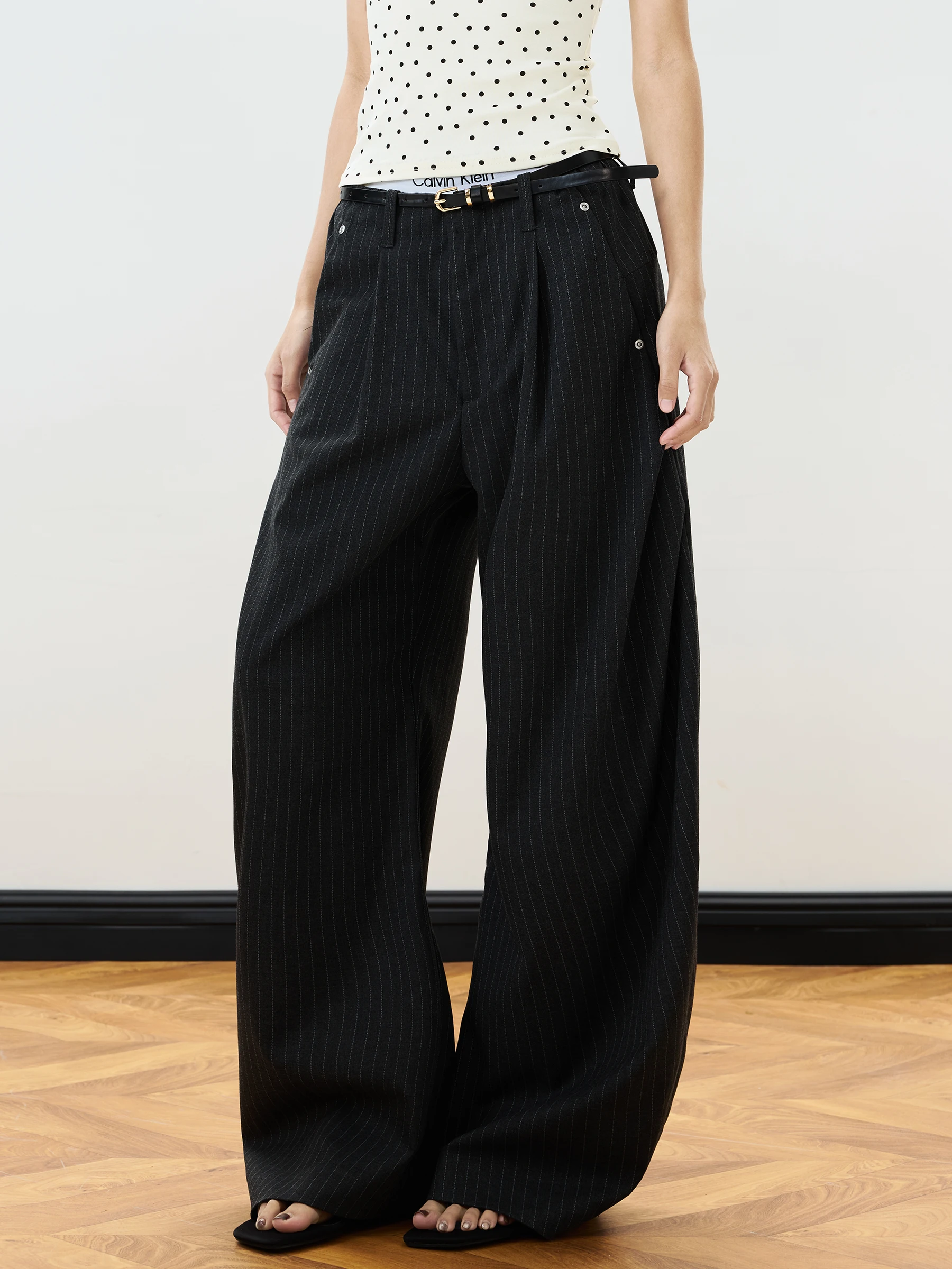 JUNECUT Casual Pleated Stripe Pants Spring Summer New Style Drapey Commute Suit Pants High Waist Straight Leg Casual Trousers
JUNECUT Casual Pleated Stripe Pants Spring Summer New Style Drapey Commute Suit Pants High Waist Straight Leg Casual Trousers