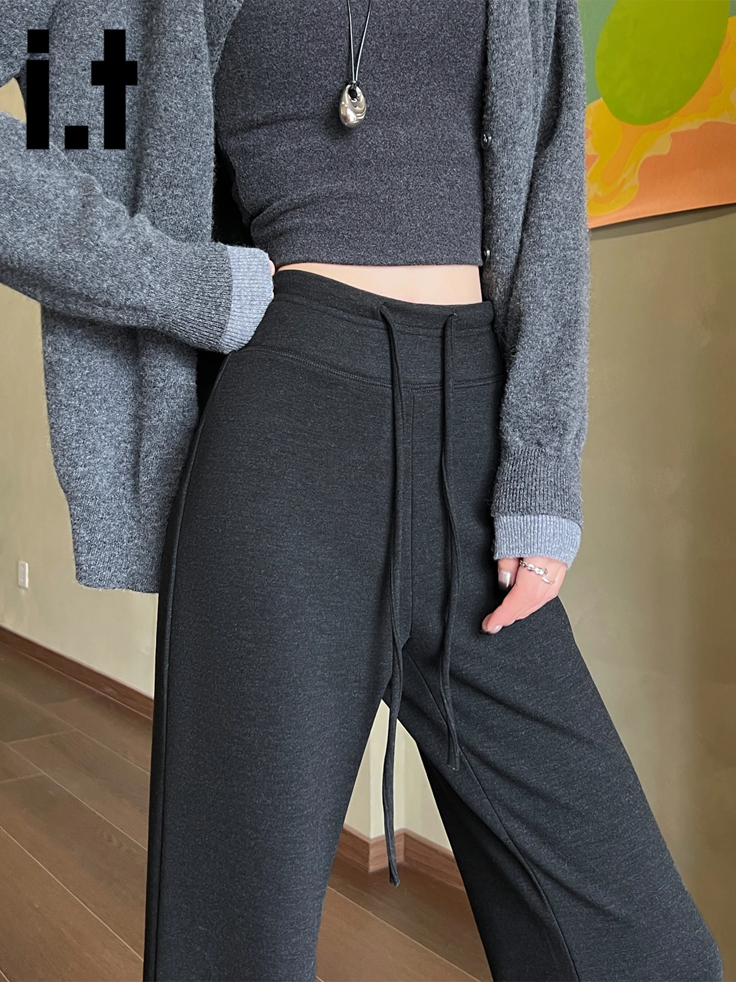 Autumn Winter High Waist Slim Fit Silk Wide Leg Pants Yoga Sports Trousers for Women Casual Straight Cut High Elastici
Autumn Winter High Waist Slim Fit Silk Wide Leg Pants Yoga Sports Trousers for Women Casual Straight Cut High Elastici