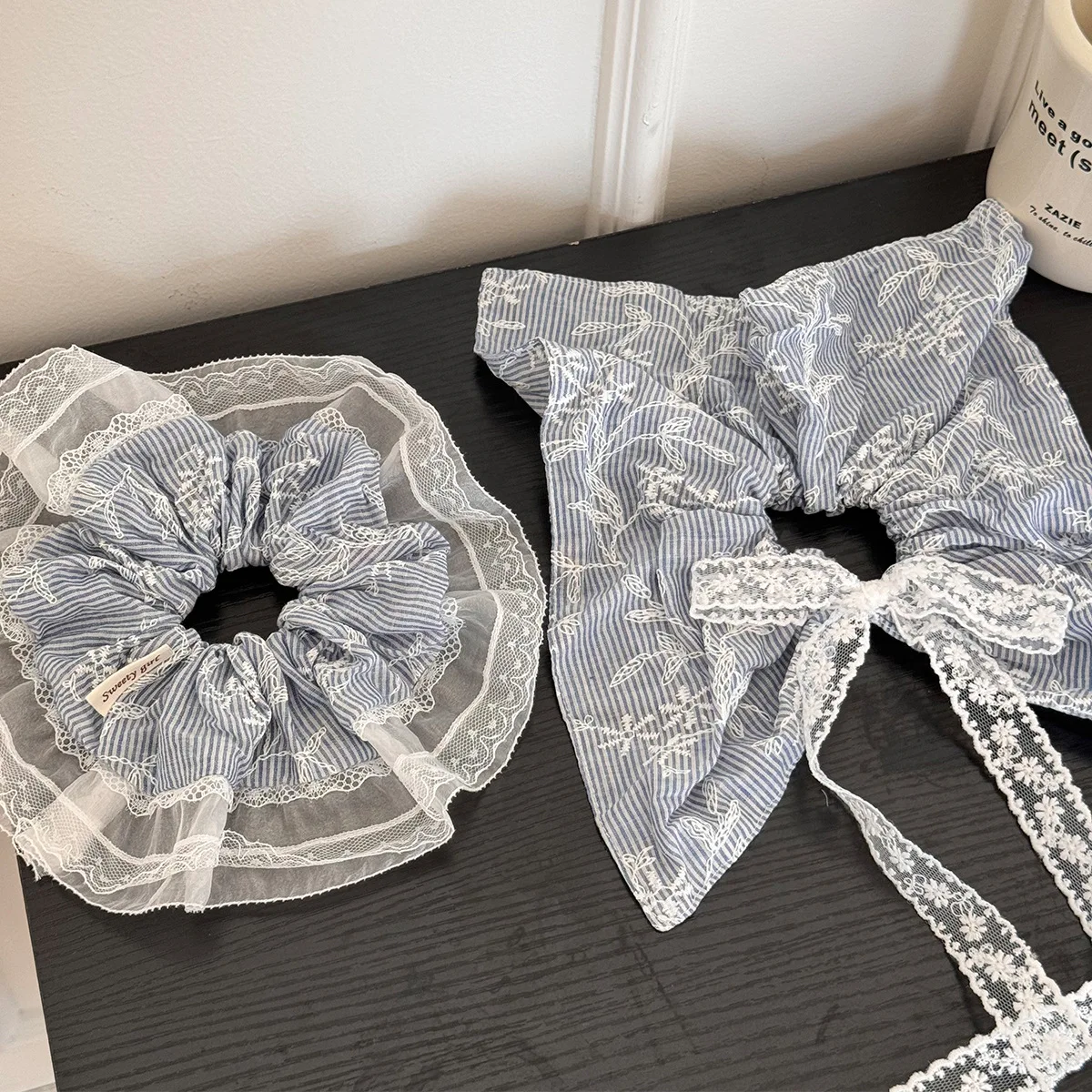 Embroidery floral plaid large hair band literary Mori striped rope square towel new versatile headrope temperament head flower
Embroidery floral plaid large hair band literary Mori striped rope square towel new versatile headrope temperament head flower