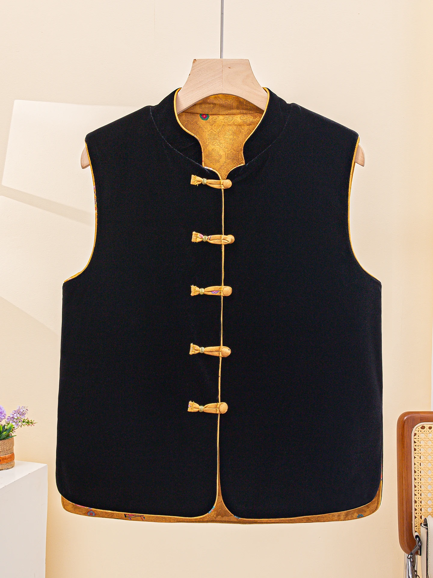 New Chinese Style National Trend Velvet Jacket Double-Sided Wear Stand Collar Vest Spring Summer New Gold Silk Velvet Vest
New Chinese Style National Trend Velvet Jacket Double-Sided Wear Stand Collar Vest Spring Summer New Gold Silk Velvet Vest
