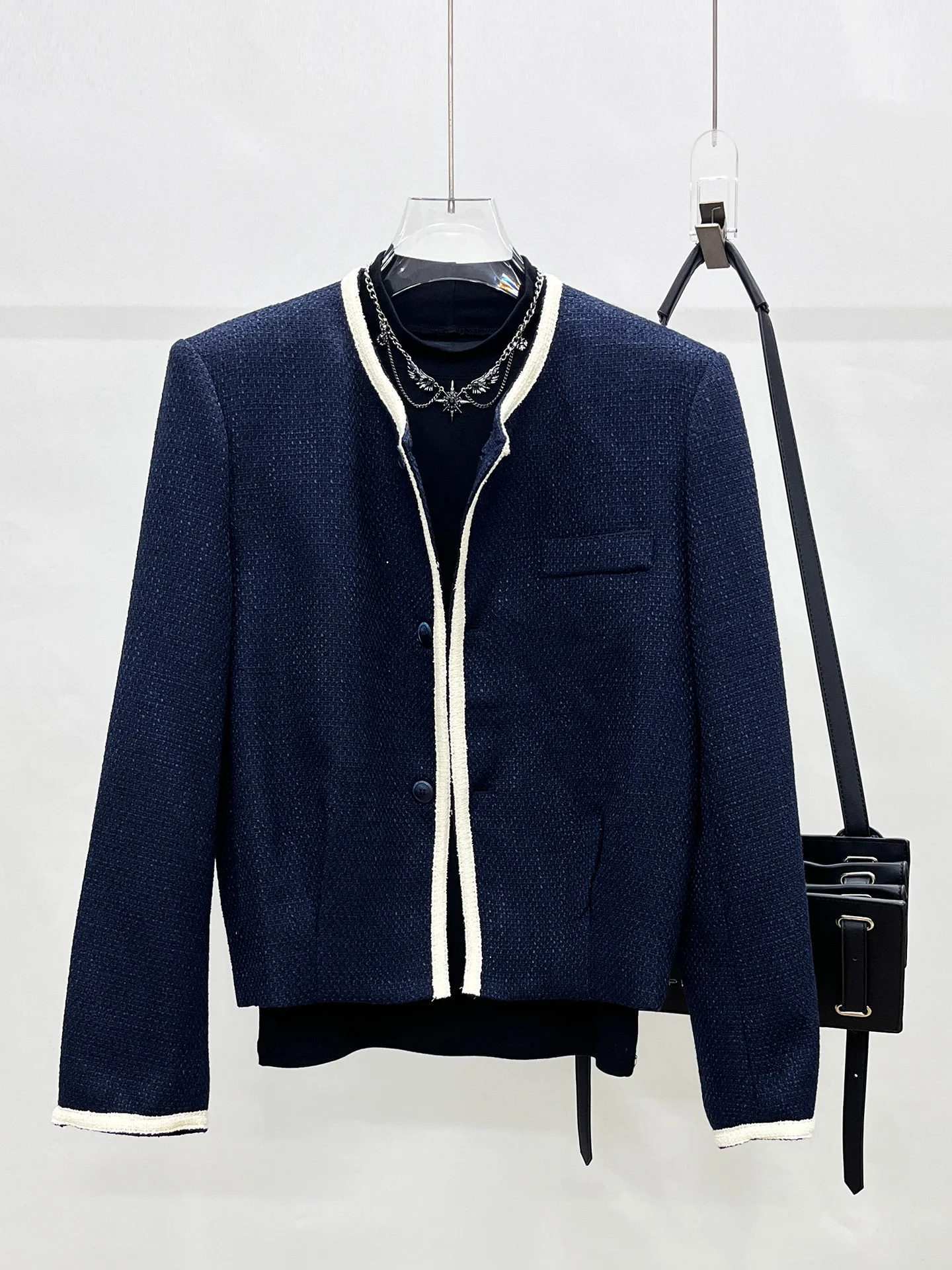 Korean Sle Haome High-End Color Blo ort Quilted oulder Pad Men's Casual Jaet Faionable Youth Daily Wear
Korean Sle Haome High-End Color Blo ort Quilted oulder Pad Men's Casual Jaet Faionable Youth Daily Wear