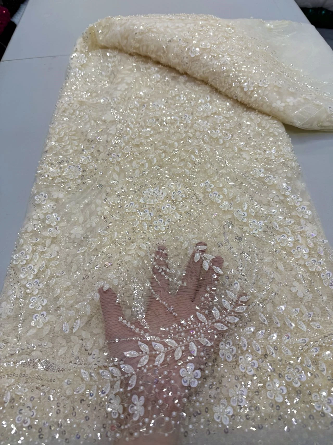 2025 High Quality African Nigerian Tulle Lace Fabric Sequins Embroidery French Guipure Wedding Party Dress Beaded 5Yards
2025 High Quality African Nigerian Tulle Lace Fabric Sequins Embroidery French Guipure Wedding Party Dress Beaded 5Yards
