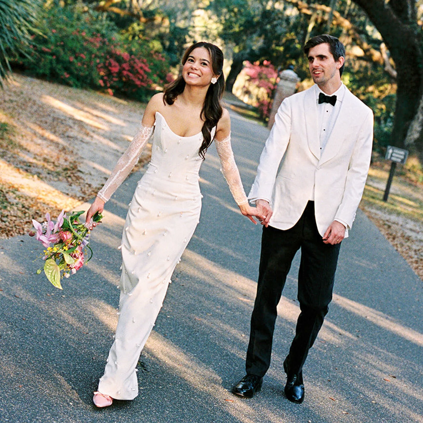 Потрясающее свадебное платье с жемчугом, без бретелек, без рукавов, из мягкого атласа, в пол, фасон «русалка», элегантное платье для свадебной фотосессии
Потрясающее свадебное платье с жемчугом, без бретелек, без рукавов, из мягкого атласа, в пол, фасон «русалка», элегантное платье для свадебной фотосессии