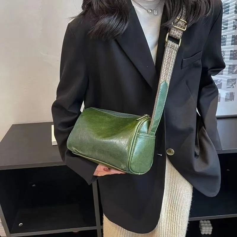 Small Bag Women 2025 New Retro Shoulder Bag Crossbody Bag Wide Strap Women's Bag Vintage Style
Small Bag Women 2025 New Retro Shoulder Bag Crossbody Bag Wide Strap Women's Bag Vintage Style