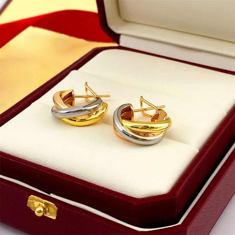 European American Fashion Twocolor Diamonds earrings with Non Fading Geometric Shapes Highquality Exquisite Women New
European American Fashion Twocolor Diamonds earrings with Non Fading Geometric Shapes Highquality Exquisite Women New