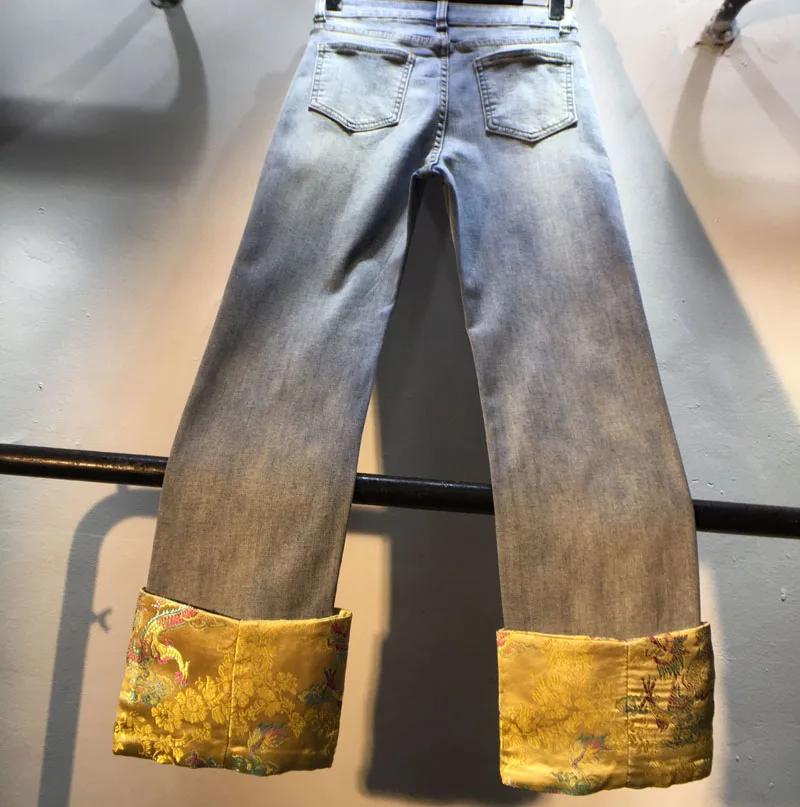 Chinese Style 2024 New Spring Jacquard Sequins Dragon Stretch Ankle-length Jeans for Women High Waist Straight Denim Pants Blue
Chinese Style 2024 New Spring Jacquard Sequins Dragon Stretch Ankle-length Jeans for Women High Waist Straight Denim Pants Blue
