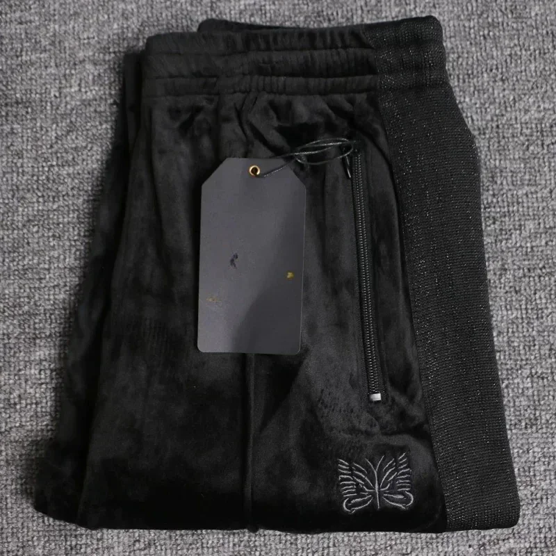 2025 Butterfly Embroidery AWGE Black Velvet Pants Best Quality White Drawstring Sweatpants Casual Winter Striped Trousers
2025 Butterfly Embroidery AWGE Black Velvet Pants Best Quality White Drawstring Sweatpants Casual Winter Striped Trousers