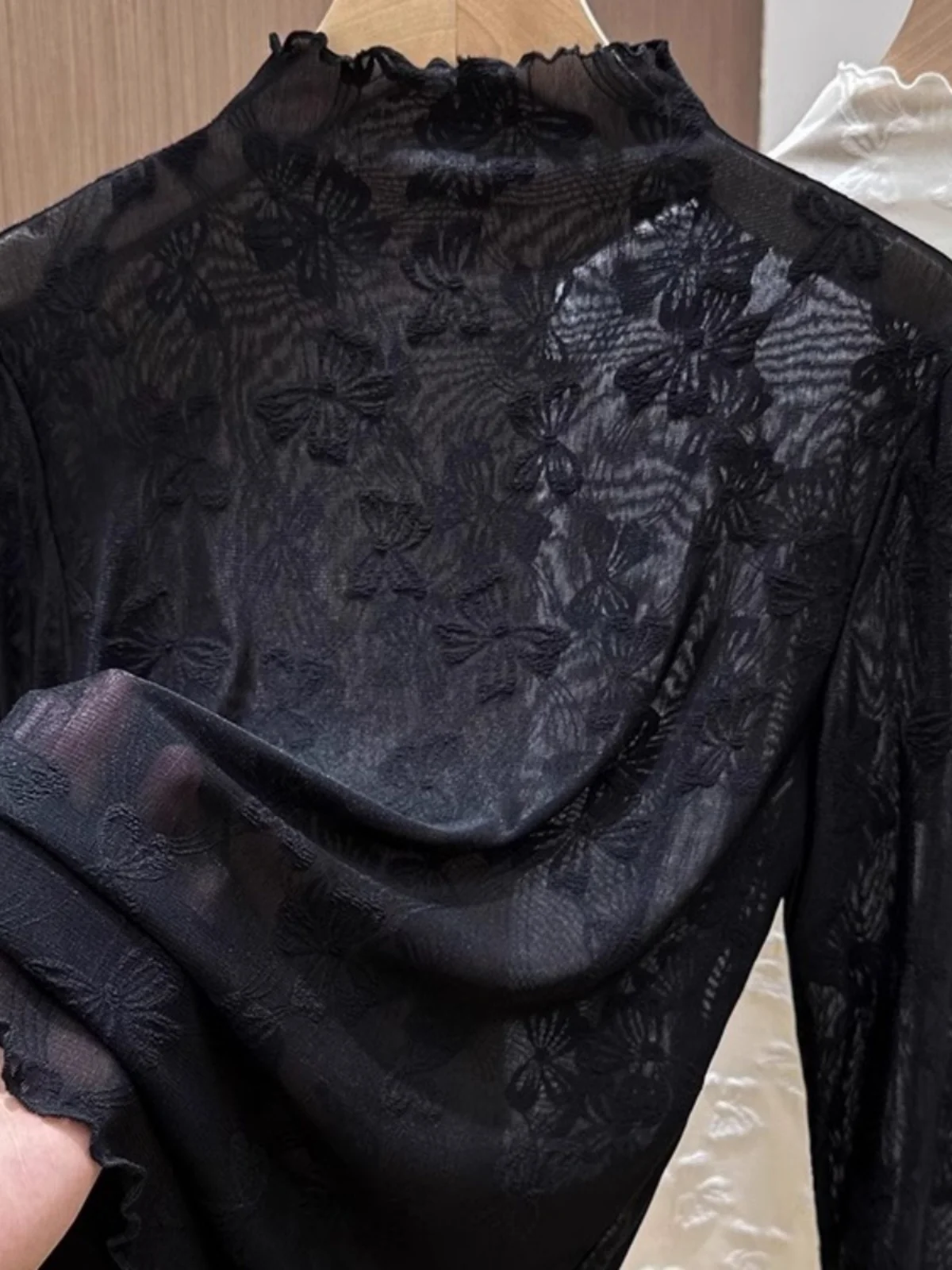Soft Knot Embroidered Mesh Base Shirt Women's Half High Collar Comfortable Drapey No Itch Top Lace Shirt Snowflake
Soft Knot Embroidered Mesh Base Shirt Women's Half High Collar Comfortable Drapey No Itch Top Lace Shirt Snowflake