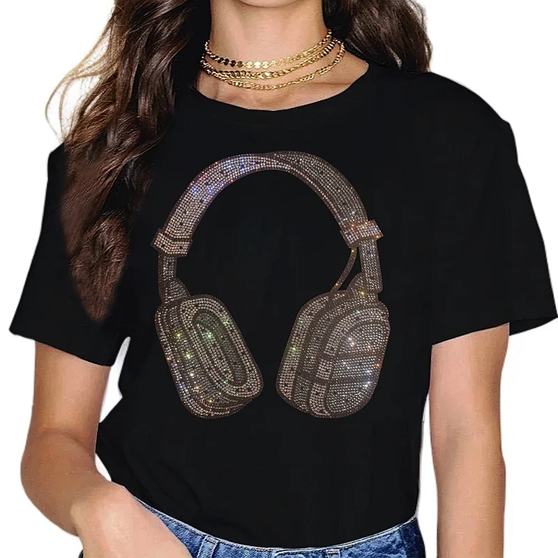 High-quality Geometric diamond earphone pictorial women's T-shirts spring summer girls short-sleeved hot stamping diamond flash
High-quality Geometric diamond earphone pictorial women's T-shirts spring summer girls short-sleeved hot stamping diamond flash