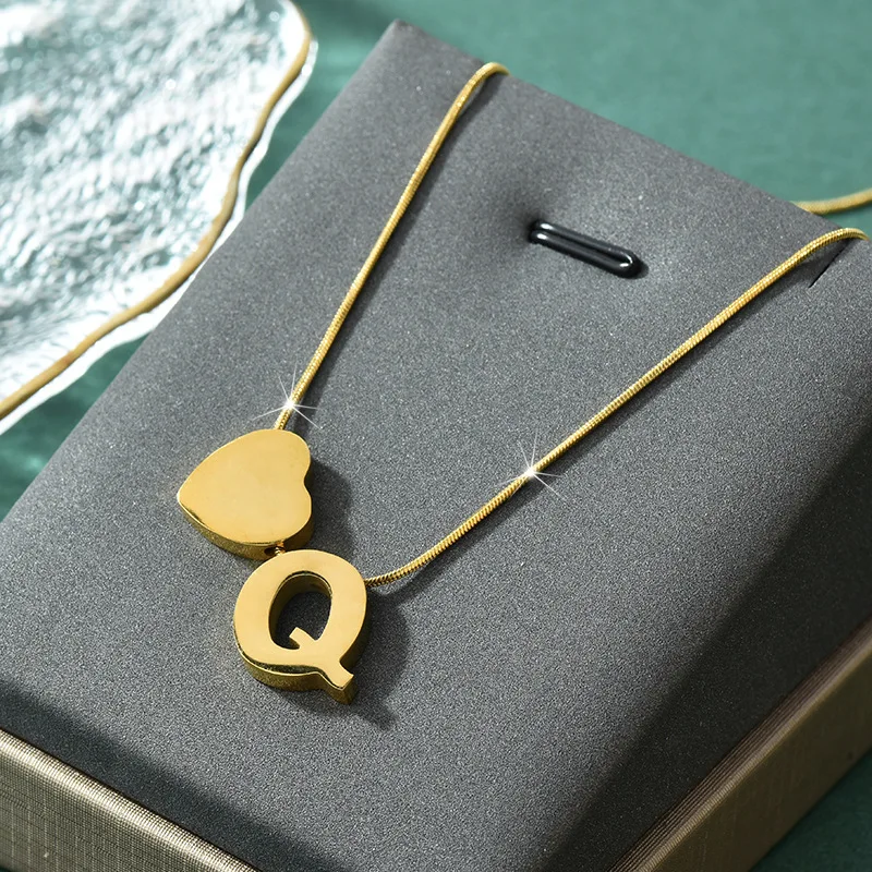 The simple and fashionable peach-shaped letter heart titanium steel luxury snake chain is a popular necklace
The simple and fashionable peach-shaped letter heart titanium steel luxury snake chain is a popular necklace