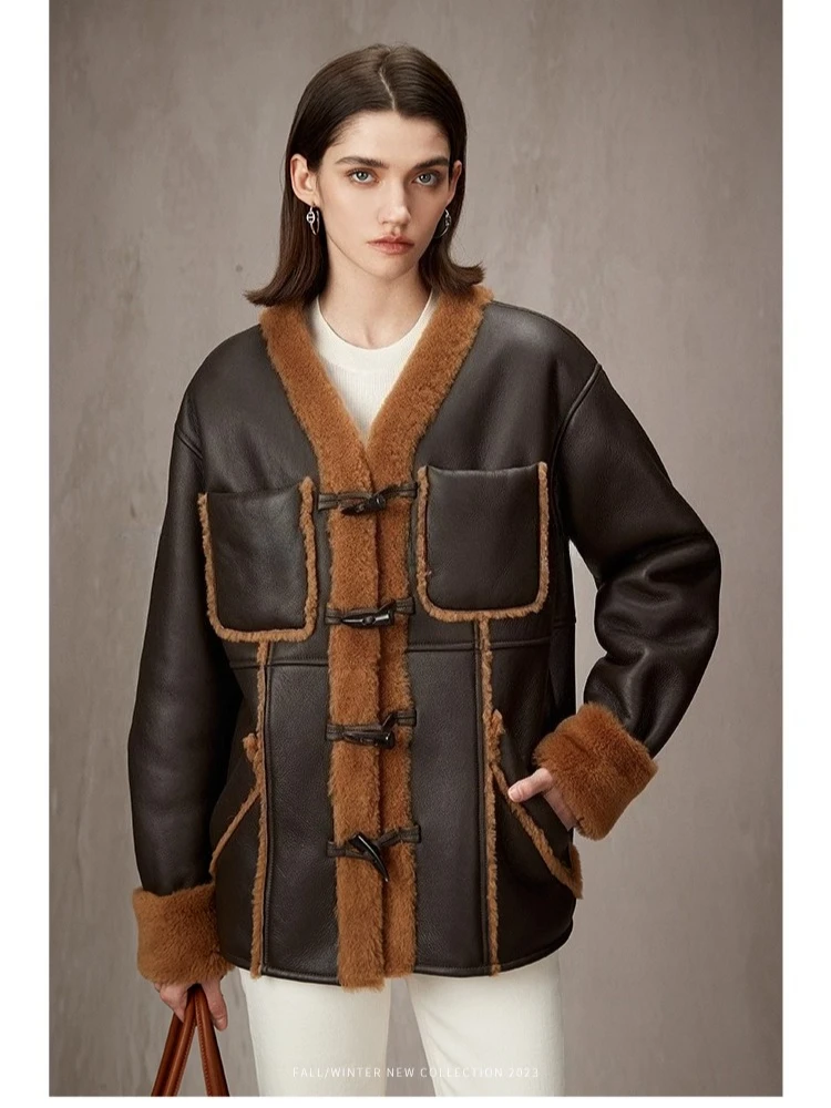 High-end Luxury Merino Sheep Fur Winter Jackets for Women 2026 New Simple V-neck Vintage Genuine Leather Real Fur Coat
High-end Luxury Merino Sheep Fur Winter Jackets for Women 2026 New Simple V-neck Vintage Genuine Leather Real Fur Coat