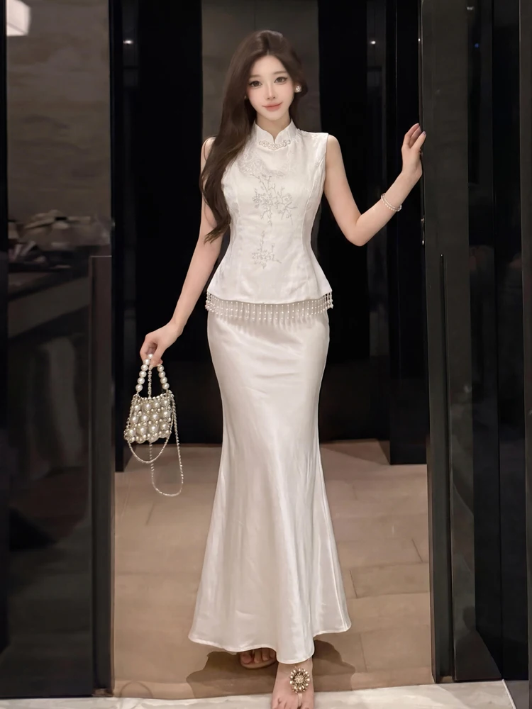 Elegant Vintage Chinese Style Qipao Collar High Waist Satin Fish Tail Midi Skirt Two Piece Set Women's Fashion Summer Outfit
Elegant Vintage Chinese Style Qipao Collar High Waist Satin Fish Tail Midi Skirt Two Piece Set Women's Fashion Summer Outfit