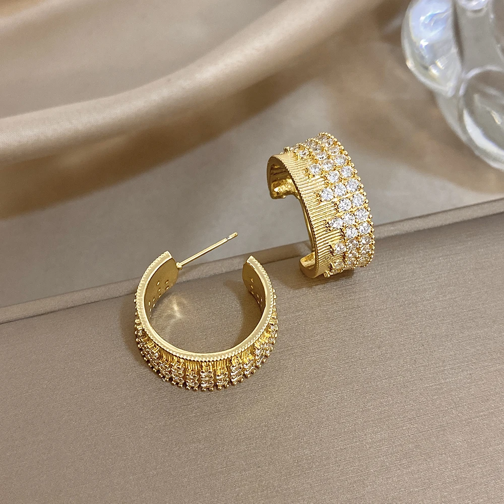 DODOHAO Luxury Rhinestone C-shaped Stainless Steel Earrings for Women Gold Plated Waterproof Wide Earrings Charm Jewelry Gifts
DODOHAO Luxury Rhinestone C-shaped Stainless Steel Earrings for Women Gold Plated Waterproof Wide Earrings Charm Jewelry Gifts