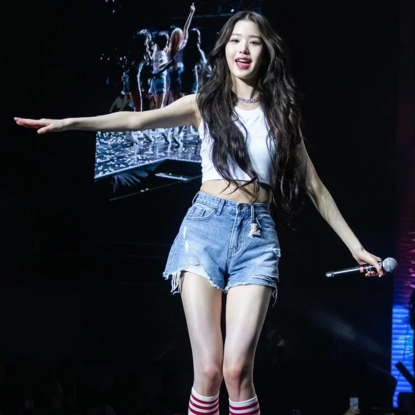 High Waist Denim Shorts with Hole Wide Leg Slimming Hot Pants Stage Performance Set Cotton Material Autumn Season
High Waist Denim Shorts with Hole Wide Leg Slimming Hot Pants Stage Performance Set Cotton Material Autumn Season