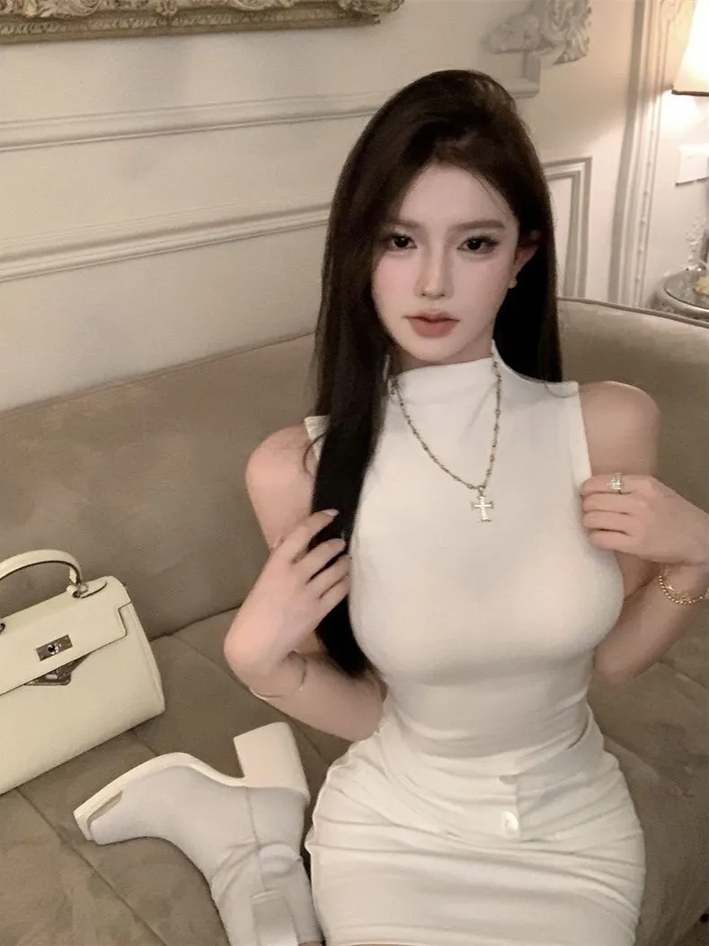 Slim Fit Sleeveless Vest Women's Inner Wear Base Layer Tank Top Fashionable Summer New Style Body Shape Highlighting Versatile
Slim Fit Sleeveless Vest Women's Inner Wear Base Layer Tank Top Fashionable Summer New Style Body Shape Highlighting Versatile