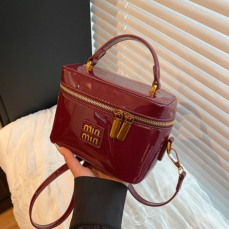 Women’s Luxury Leather Classic Shoulder Stylish Tote Bag Elegant Designer Fashion Crossbody Handbag For Everyday Outfits
Women’s Luxury Leather Classic Shoulder Stylish Tote Bag Elegant Designer Fashion Crossbody Handbag For Everyday Outfits