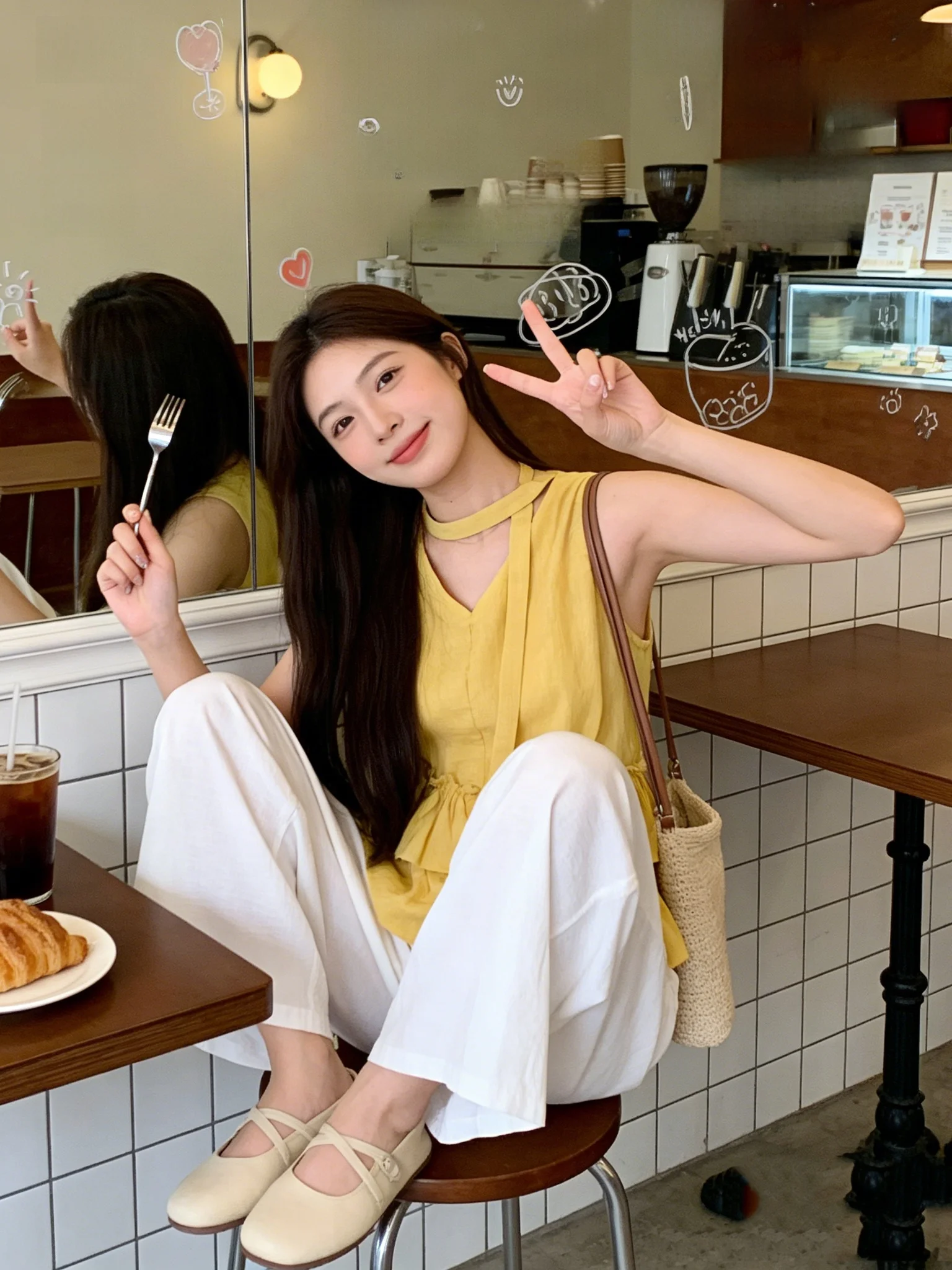 Dopamine Yellow Irregular Polka Dot Strap Vest Women's Summer 2026 New High-End Sleeveless Top as Outerwear Fashion Sensation
Dopamine Yellow Irregular Polka Dot Strap Vest Women's Summer 2026 New High-End Sleeveless Top as Outerwear Fashion Sensation