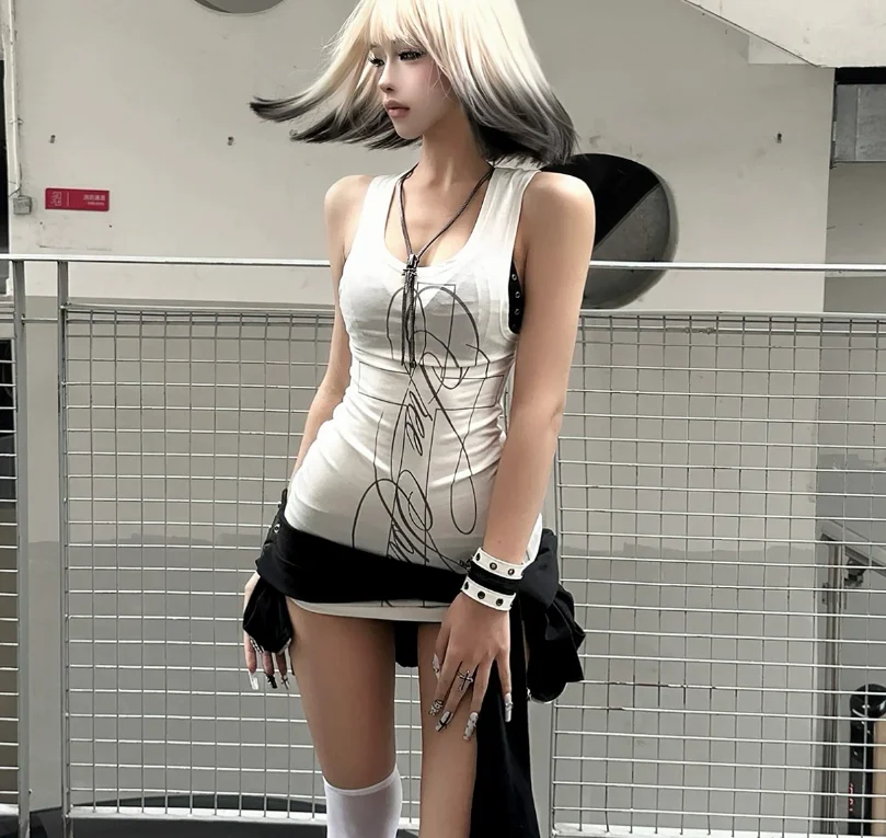 Gagarich 2026 American Retro Spicy Girl Style Cross Letter Print Summer New Street Elastic Slim Fit Short Sleeveless Vest
Gagarich 2026 American Retro Spicy Girl Style Cross Letter Print Summer New Street Elastic Slim Fit Short Sleeveless Vest