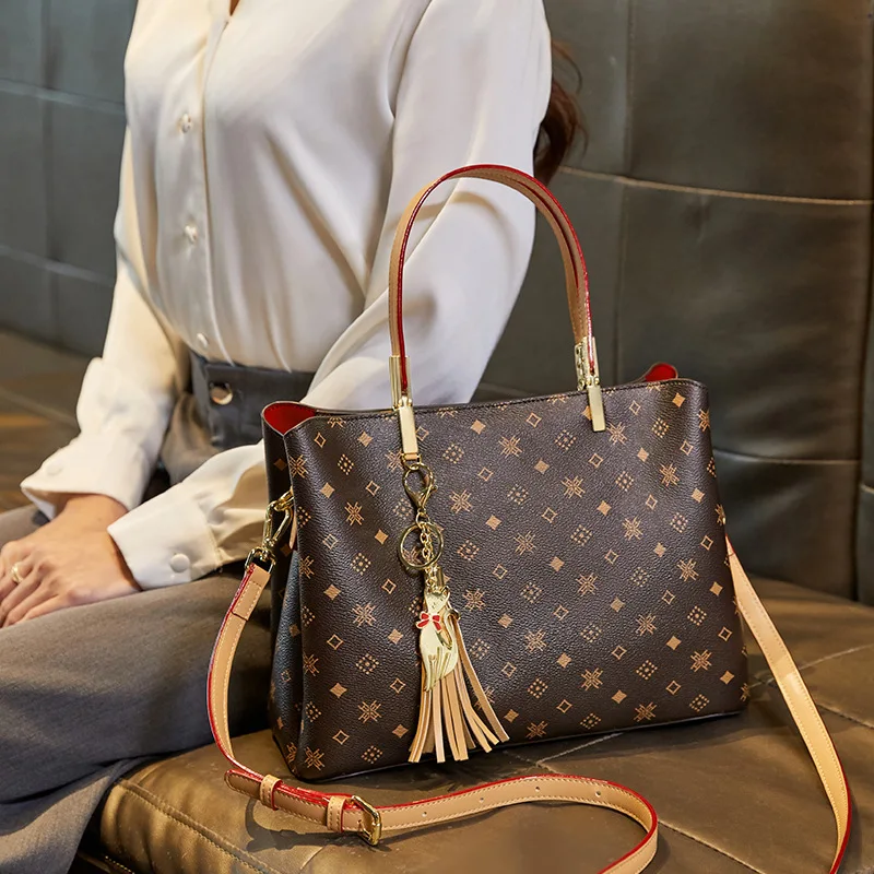 Stylish Designer Parisian Tote Diaper Bag Women Luxury Leather Large Capacity Elegant Crossbody Handbag For Effortless Style
Stylish Designer Parisian Tote Diaper Bag Women Luxury Leather Large Capacity Elegant Crossbody Handbag For Effortless Style