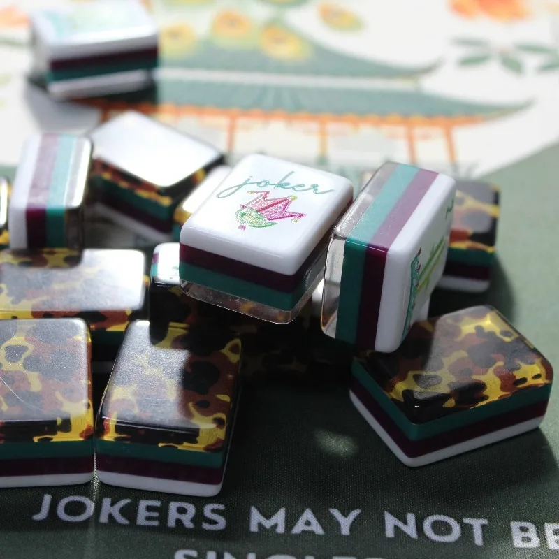 Beautifully carved four-layer boutique American mahjong, leopard print mahjong high-end handmade gifts
Beautifully carved four-layer boutique American mahjong, leopard print mahjong high-end handmade gifts