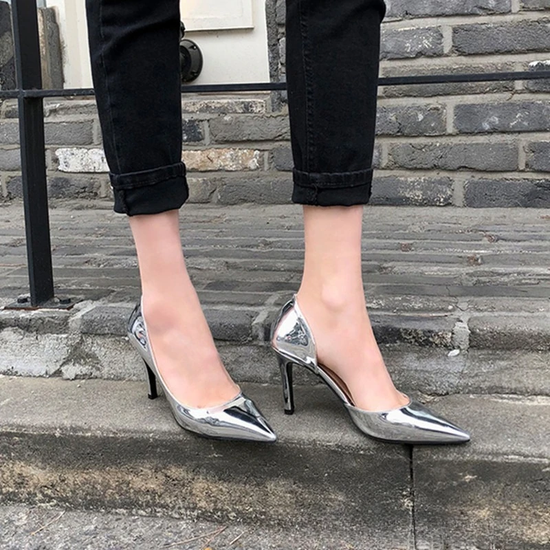 Новинка 2025 года, пикантные женские туфли из лакированной кожи небольшого размера из лакированной кожи телесного цвета на высоком каблуке 5 см + шпильке с острым носком
Новинка 2025 года, пикантные женские туфли из лакированной кожи небольшого размера из лакированной кожи телесного цвета на высоком каблуке 5 см + шпильке с острым носком