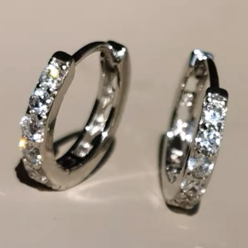 Серьги-гвоздики женские из тибетского серебра, изящные круглые ювелирные украшения со сверкающими стразами, цвет белое золото
Серьги-гвоздики женские из тибетского серебра, изящные круглые ювелирные украшения со сверкающими стразами, цвет белое золото