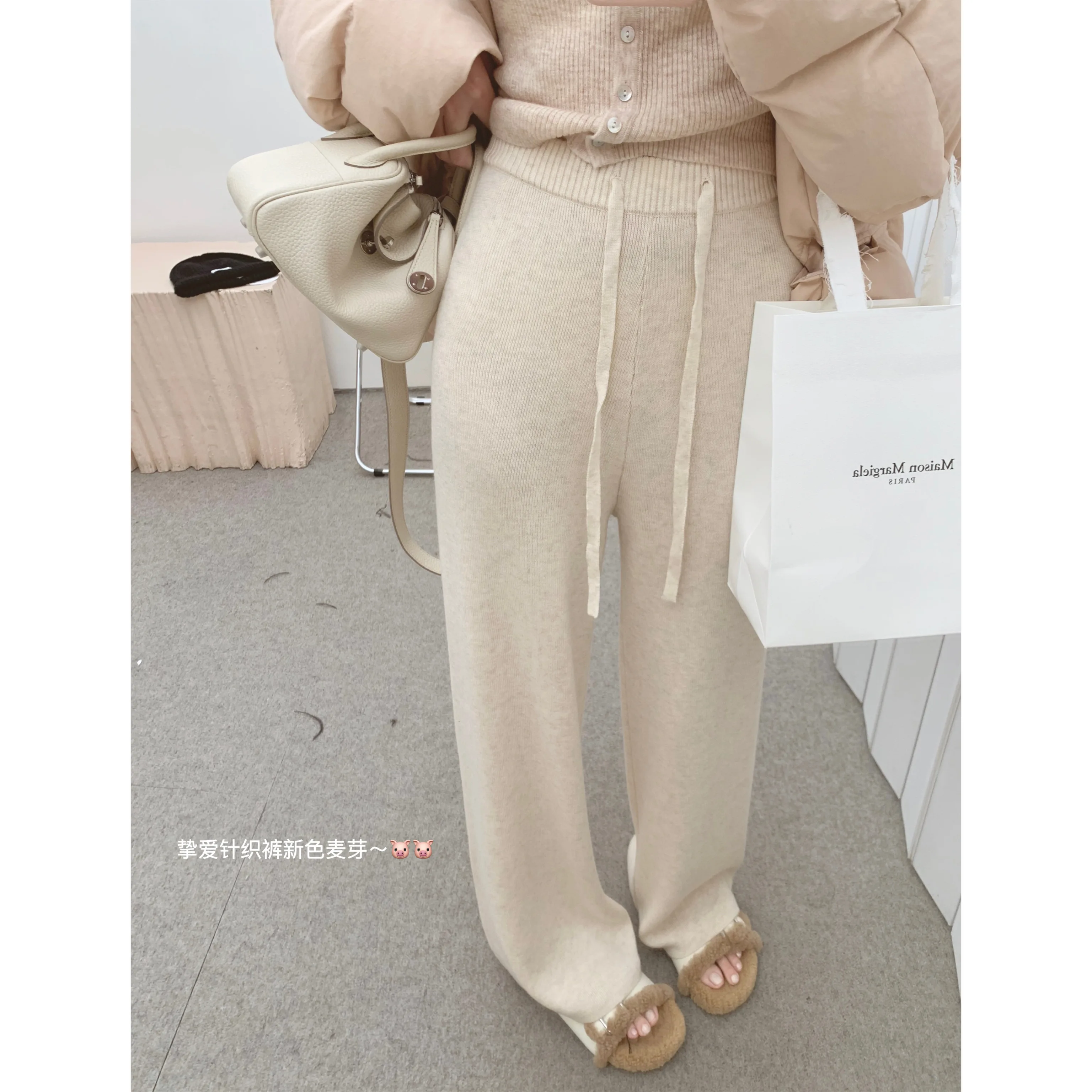 Knitted Floor Pants Wide-leg Women's Middle Stitch Modified Leg Type Loose and Thin High-waisted Trousers Solid Color
Knitted Floor Pants Wide-leg Women's Middle Stitch Modified Leg Type Loose and Thin High-waisted Trousers Solid Color