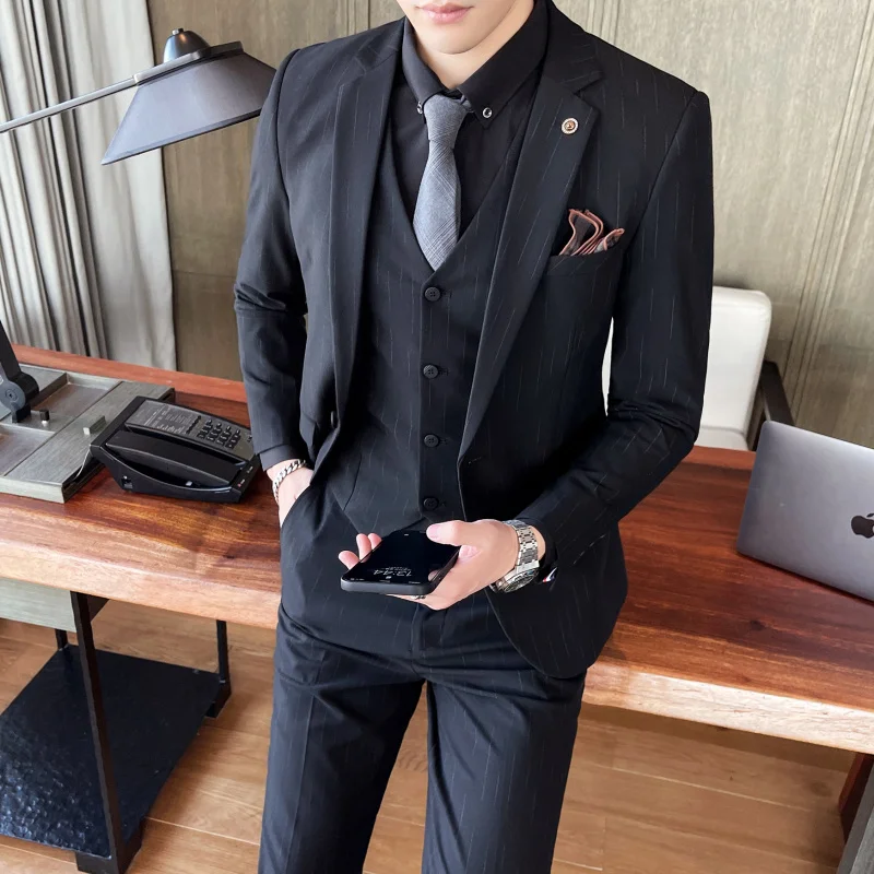 High-quality groom suit set, men's fashionable and cool three-piece wedding dress, casual formal wear, cool small suit
High-quality groom suit set, men's fashionable and cool three-piece wedding dress, casual formal wear, cool small suit