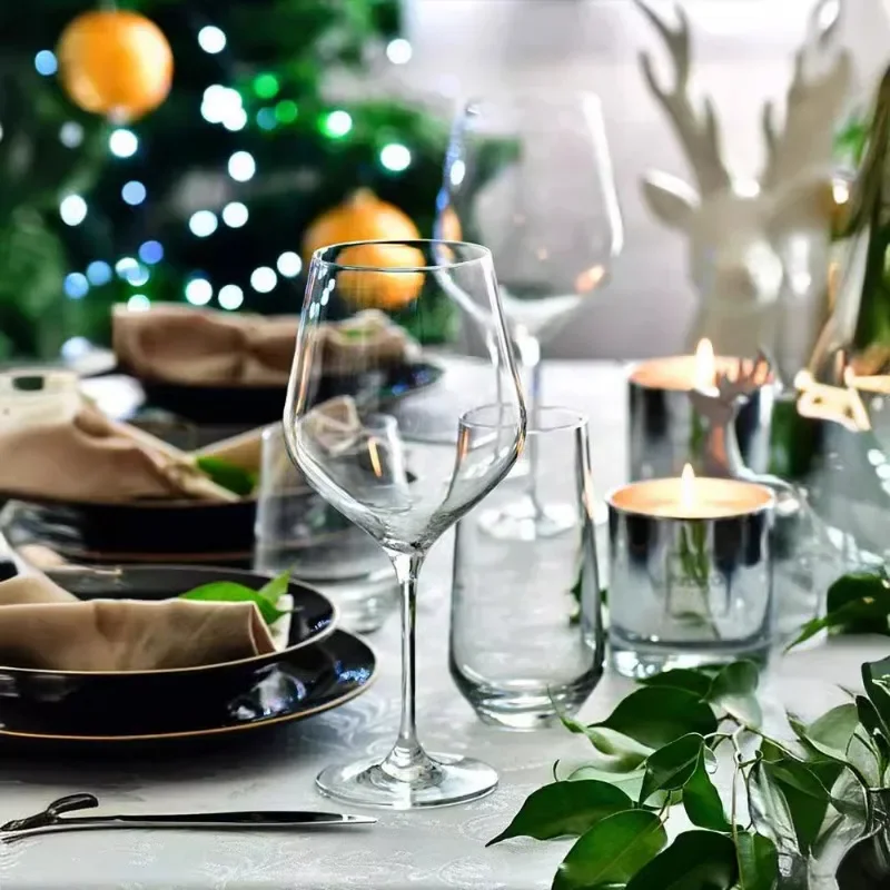 Two large crystal glass goblets, wine glasses, household Bordeaux wine glasses
Two large crystal glass goblets, wine glasses, household Bordeaux wine glasses