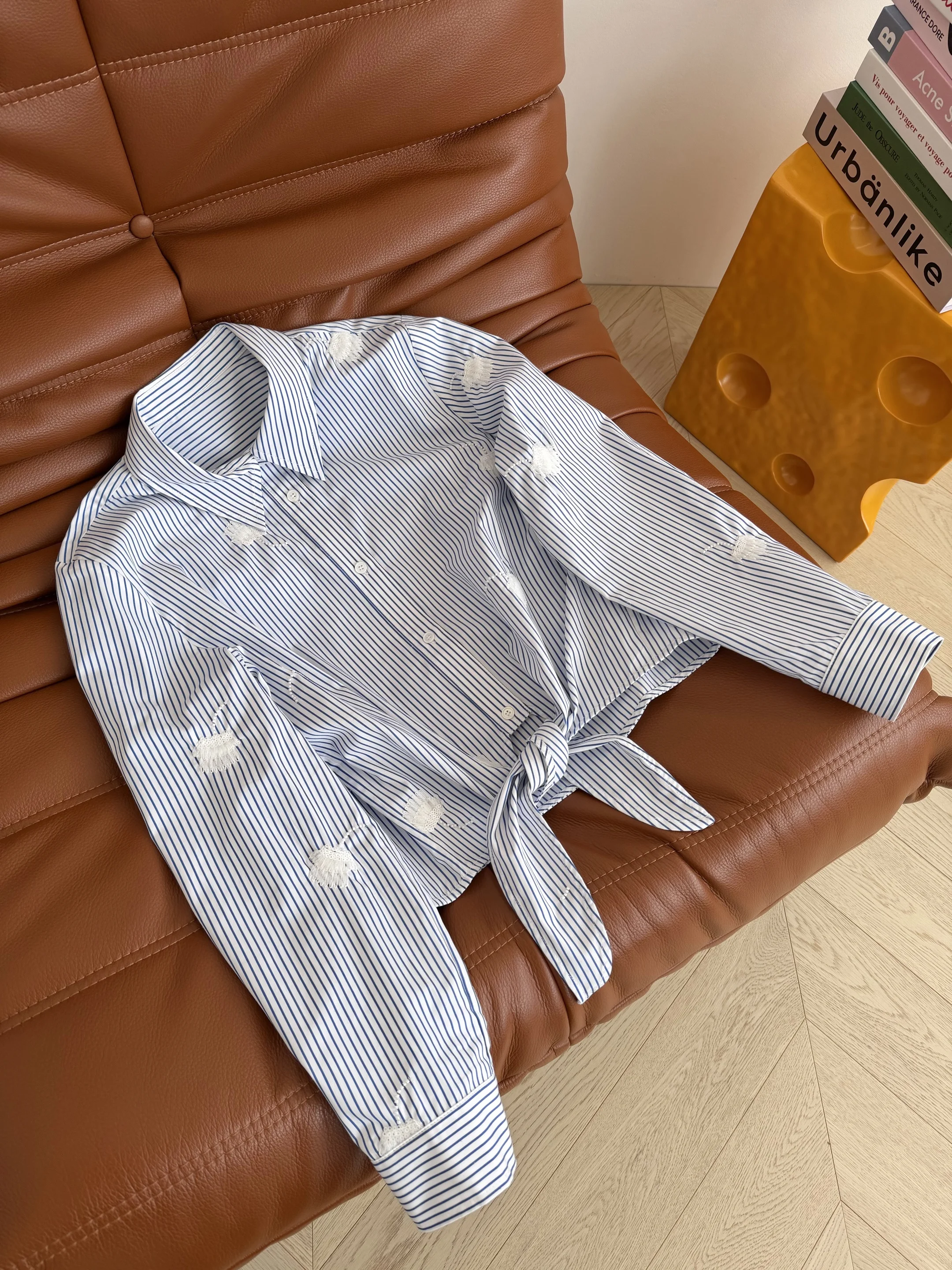 Elegant Embroidered Long Sleeve Shirt Women's Fashion Slim Fit Turn-down Collar Cotton Casual Style Street Style Blogger Favo...
Elegant Embroidered Long Sleeve Shirt Women's Fashion Slim Fit Turn-down Collar Cotton Casual Style Street Style Blogger Favo...