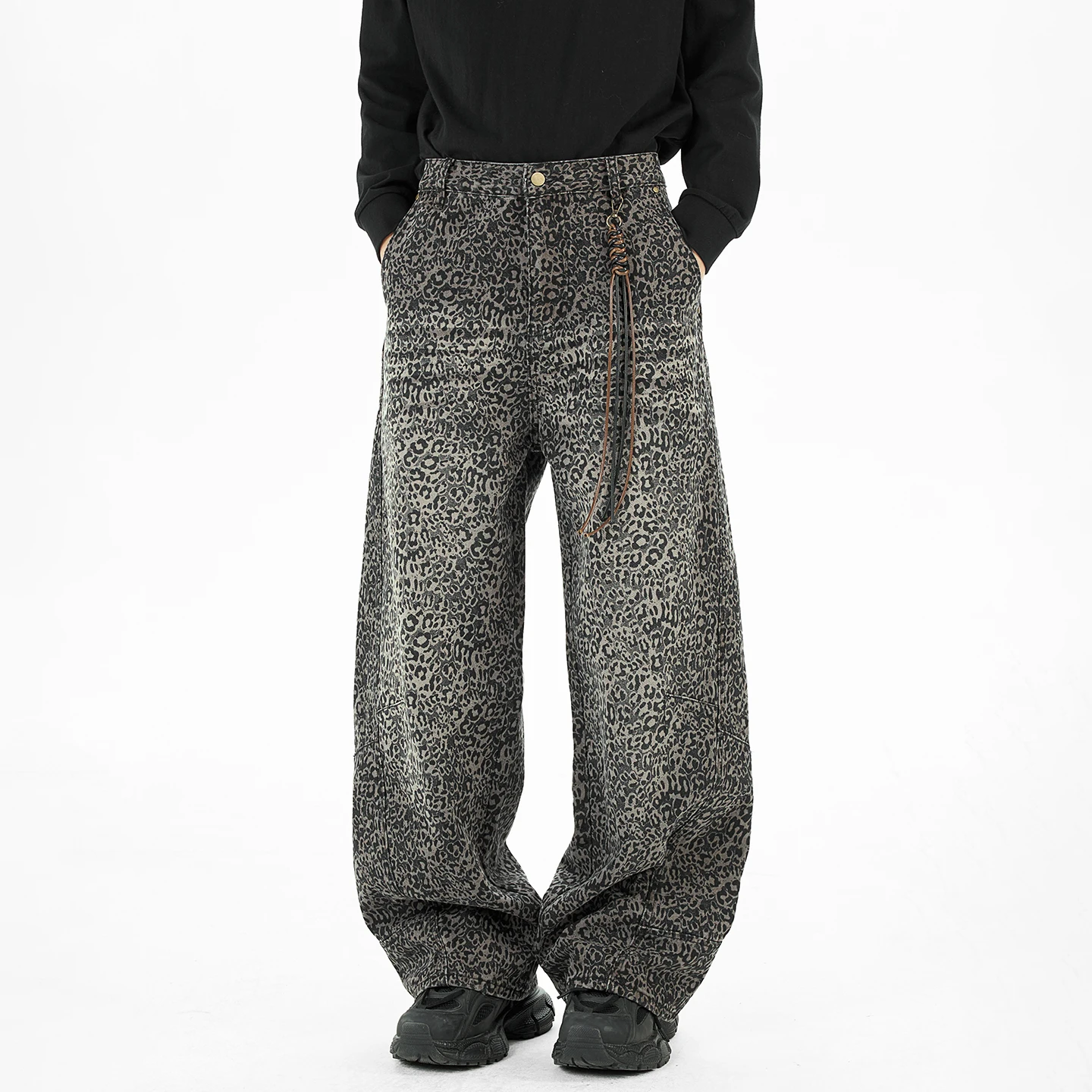 Leopard Print Jeans Men Streetwear Hip Hop Loose Casual Scimitar Jeans Denim Pants Wide Leg Baggy Jeans Pants Trousers
Leopard Print Jeans Men Streetwear Hip Hop Loose Casual Scimitar Jeans Denim Pants Wide Leg Baggy Jeans Pants Trousers
