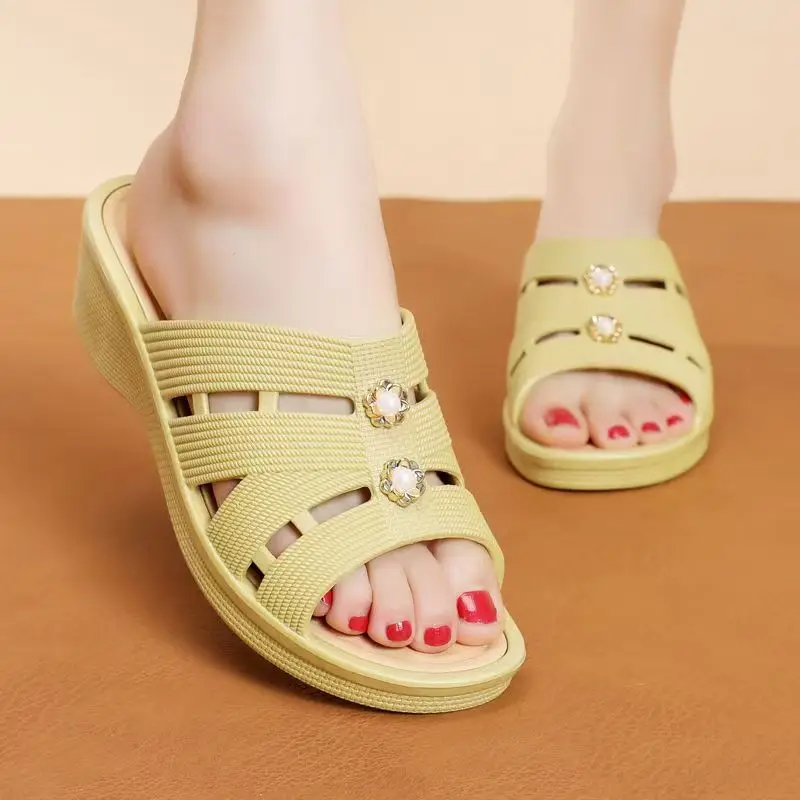 2024 New Women's Summer Wedges Slippers Thick Sole Non Slip Open Toe Hollow Home Slippers Outdoor Beach Slippers Elderly Sandals
2024 New Women's Summer Wedges Slippers Thick Sole Non Slip Open Toe Hollow Home Slippers Outdoor Beach Slippers Elderly Sandals