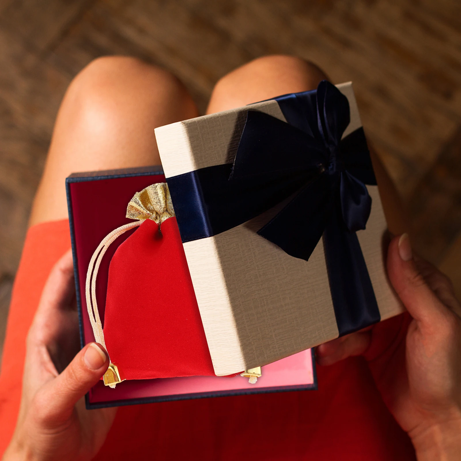 25 Pcs Jewelry Bag Wedding Favor Bags Drawstring Gift Pouches Baby Shower Velour Red Lightweight Compact Size Premium Material
25 Pcs Jewelry Bag Wedding Favor Bags Drawstring Gift Pouches Baby Shower Velour Red Lightweight Compact Size Premium Material