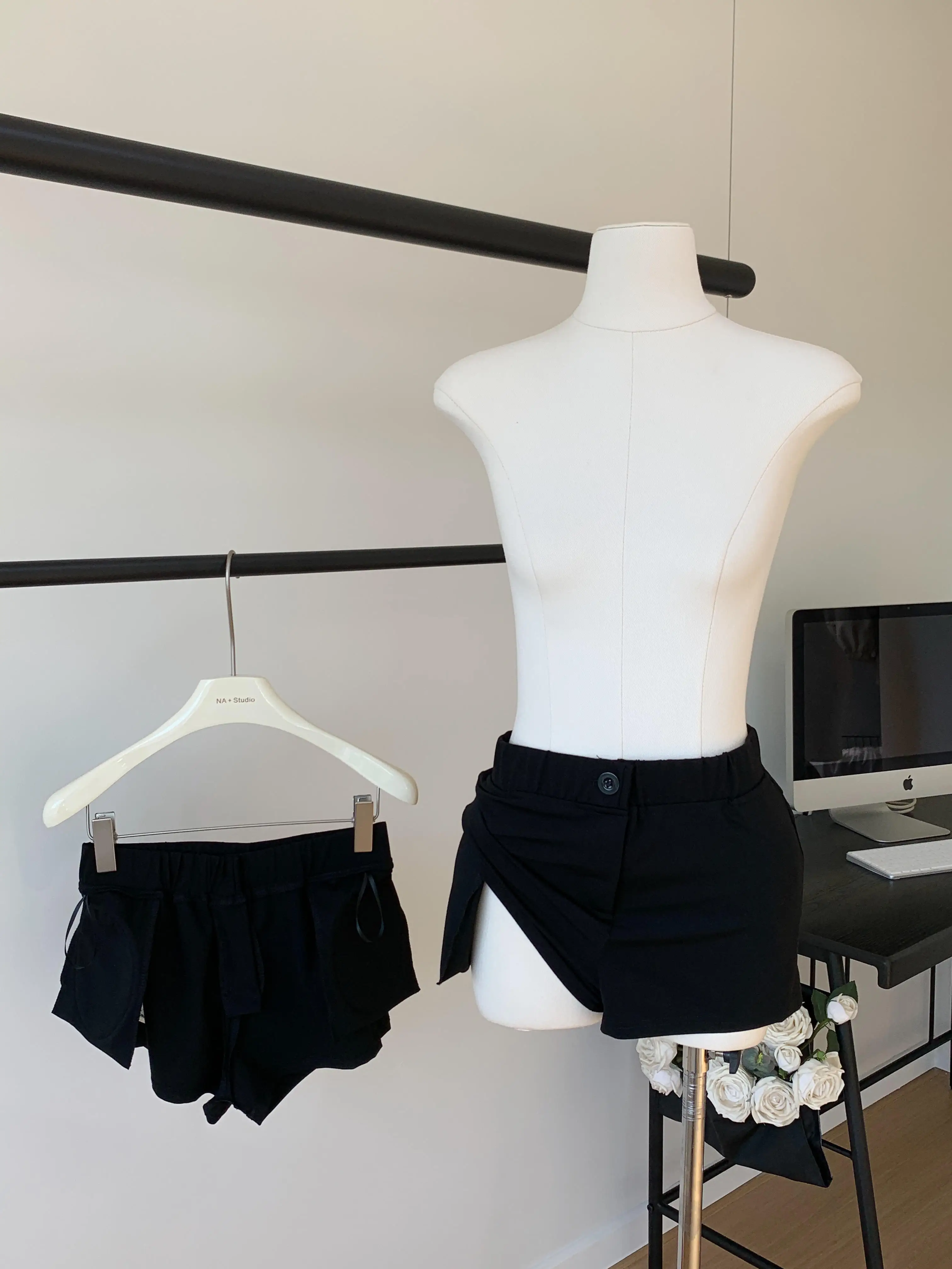 Women's Black Gothic Shorts with Slit Aesthetic Fashion Streetwear Low Waist Mini Shorts Jeans 2000s Y2k Harajuku Summer Clothes
Women's Black Gothic Shorts with Slit Aesthetic Fashion Streetwear Low Waist Mini Shorts Jeans 2000s Y2k Harajuku Summer Clothes