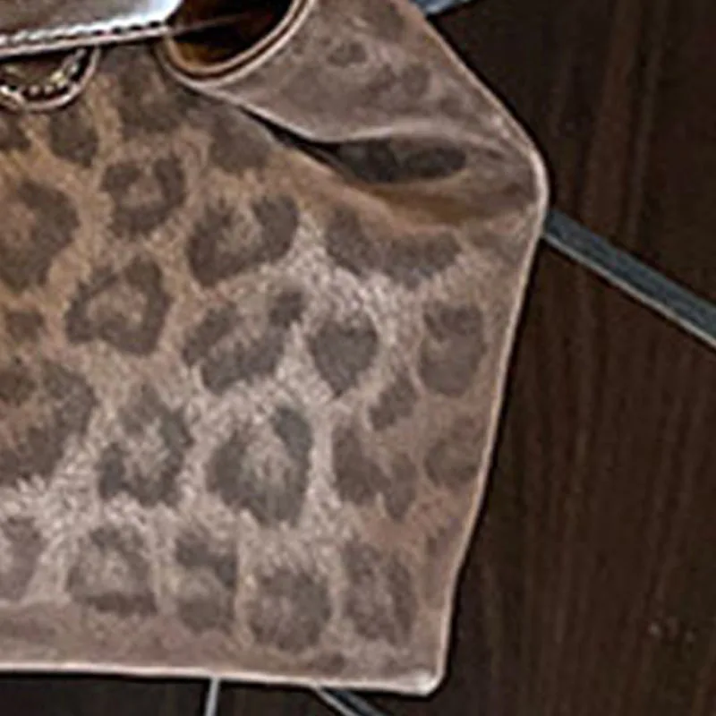 2026 High Quality Fashionable Versatile Commuting Handbag Simple Casual Large Capacity Single Armpit Shoulder Bag for Women
2026 High Quality Fashionable Versatile Commuting Handbag Simple Casual Large Capacity Single Armpit Shoulder Bag for Women