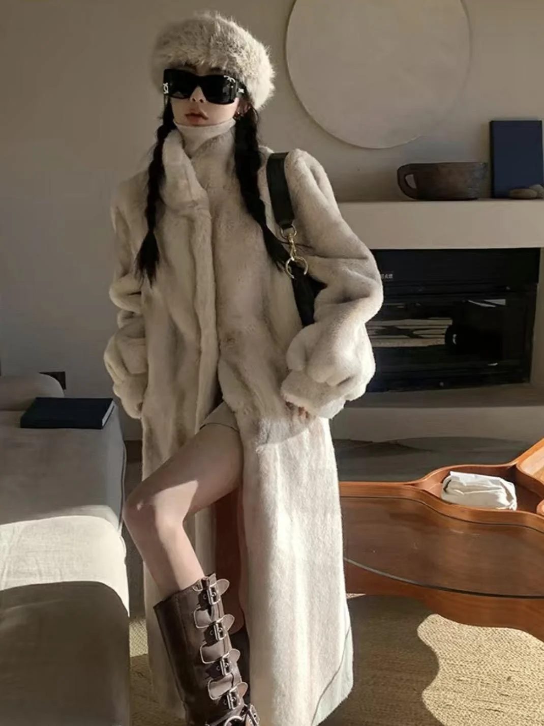 Ele Lady 2024, новое крестовое пальто Young Sle для похудения, экологически чистая меховая норковая бархатная верхняя одежда средней длины, роскошный бренд Тан
Ele Lady 2024, новое крестовое пальто Young Sle для похудения, экологически чистая меховая норковая бархатная верхняя одежда средней длины, роскошный бренд Тан