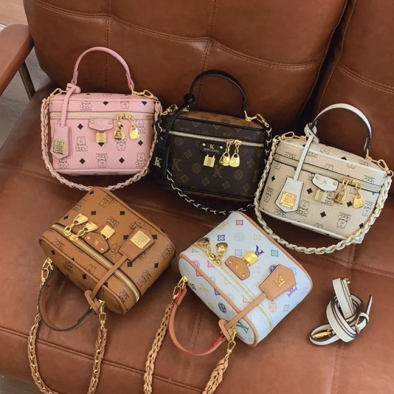 2025 Cylinder Bucket Bag, Luxe Top Handle Purse for Women, Mini Cosmetic Crossbody, Chic Day to Night Tote, Textured Sling Bag
2025 Cylinder Bucket Bag, Luxe Top Handle Purse for Women, Mini Cosmetic Crossbody, Chic Day to Night Tote, Textured Sling Bag