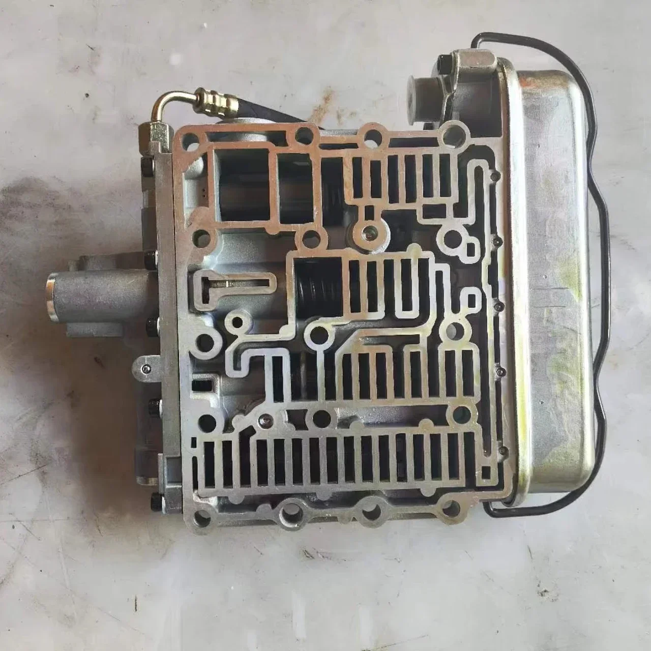 Wheel loader grader ZF4WG200 transmission control valve 6WG200 transmission control valve SP100411 4644 159 347
Wheel loader grader ZF4WG200 transmission control valve 6WG200 transmission control valve SP100411 4644 159 347