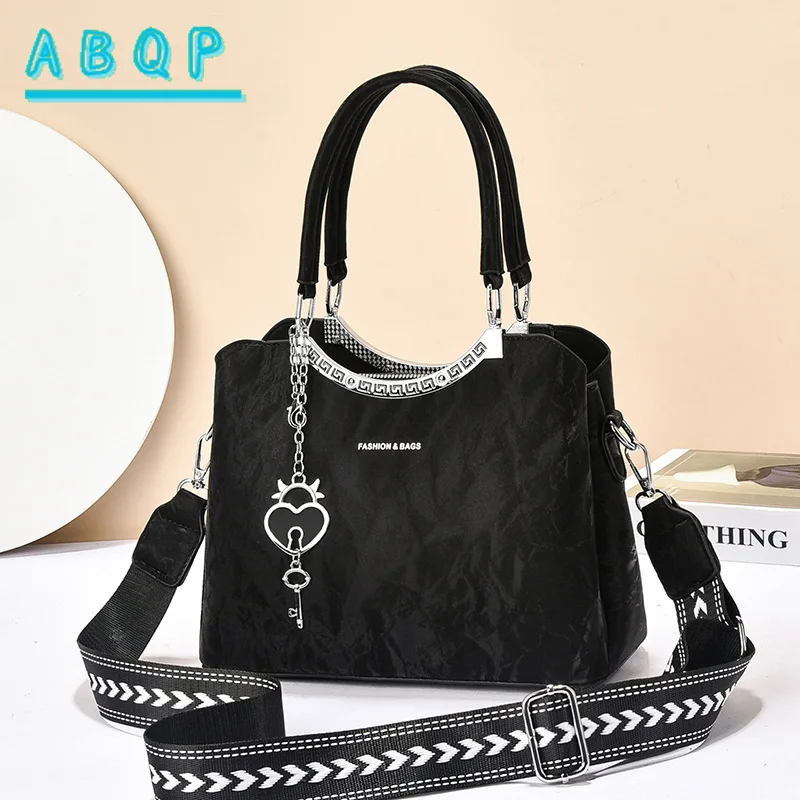 Сумка в стиле ретро, женская сумка через плечо большой вместимости, универсальный широкий плечевой ремень, новая модная многослойная сумка через плечо для путешествий
Сумка в стиле ретро, женская сумка через плечо большой вместимости, универсальный широкий плечевой ремень, новая модная многослойная сумка через плечо для путешествий