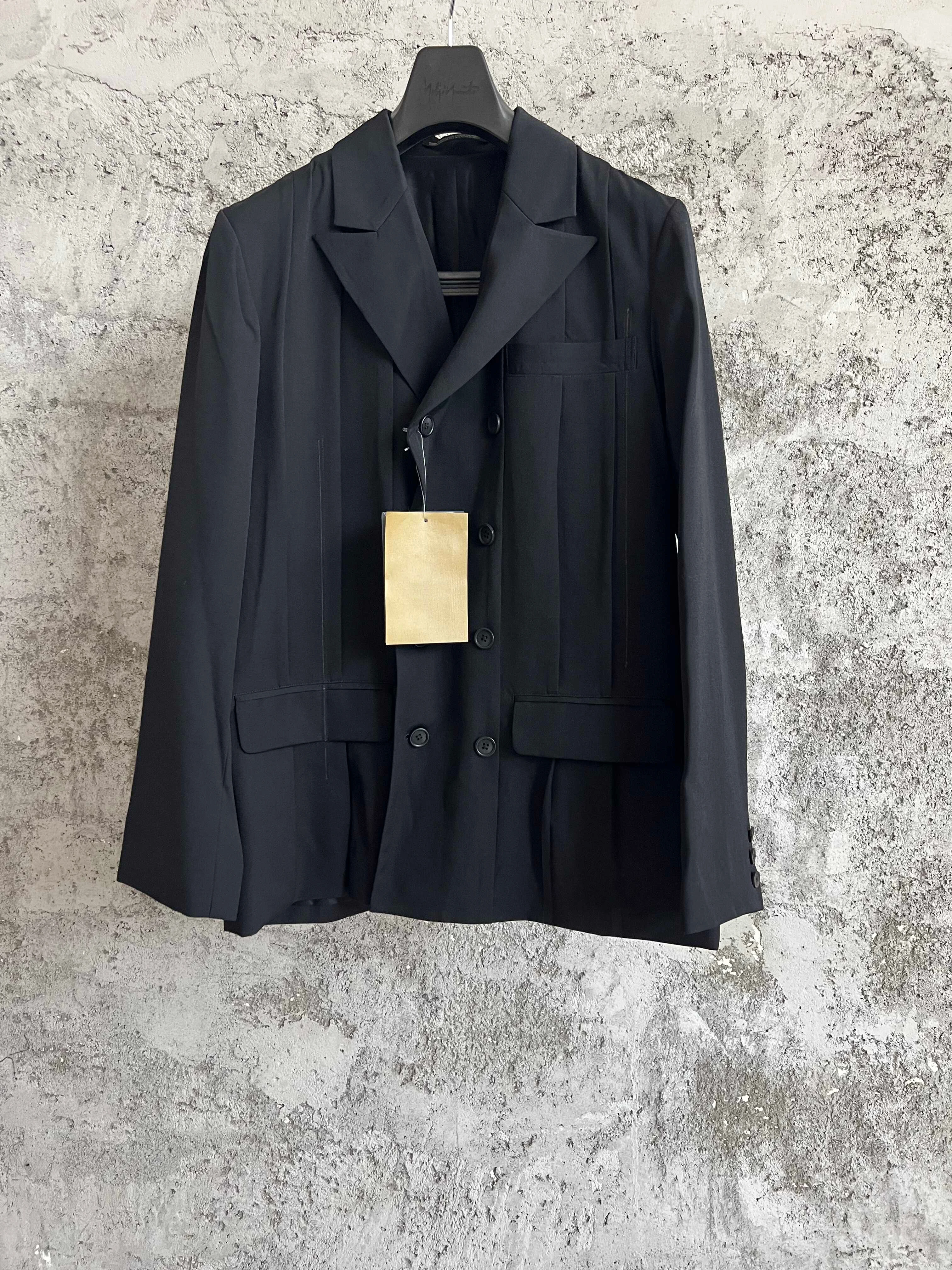 Top-yamamoto original single-breasted two-button waist-cinching suit collar jacket, black wool TOP for men
Top-yamamoto original single-breasted two-button waist-cinching suit collar jacket, black wool TOP for men