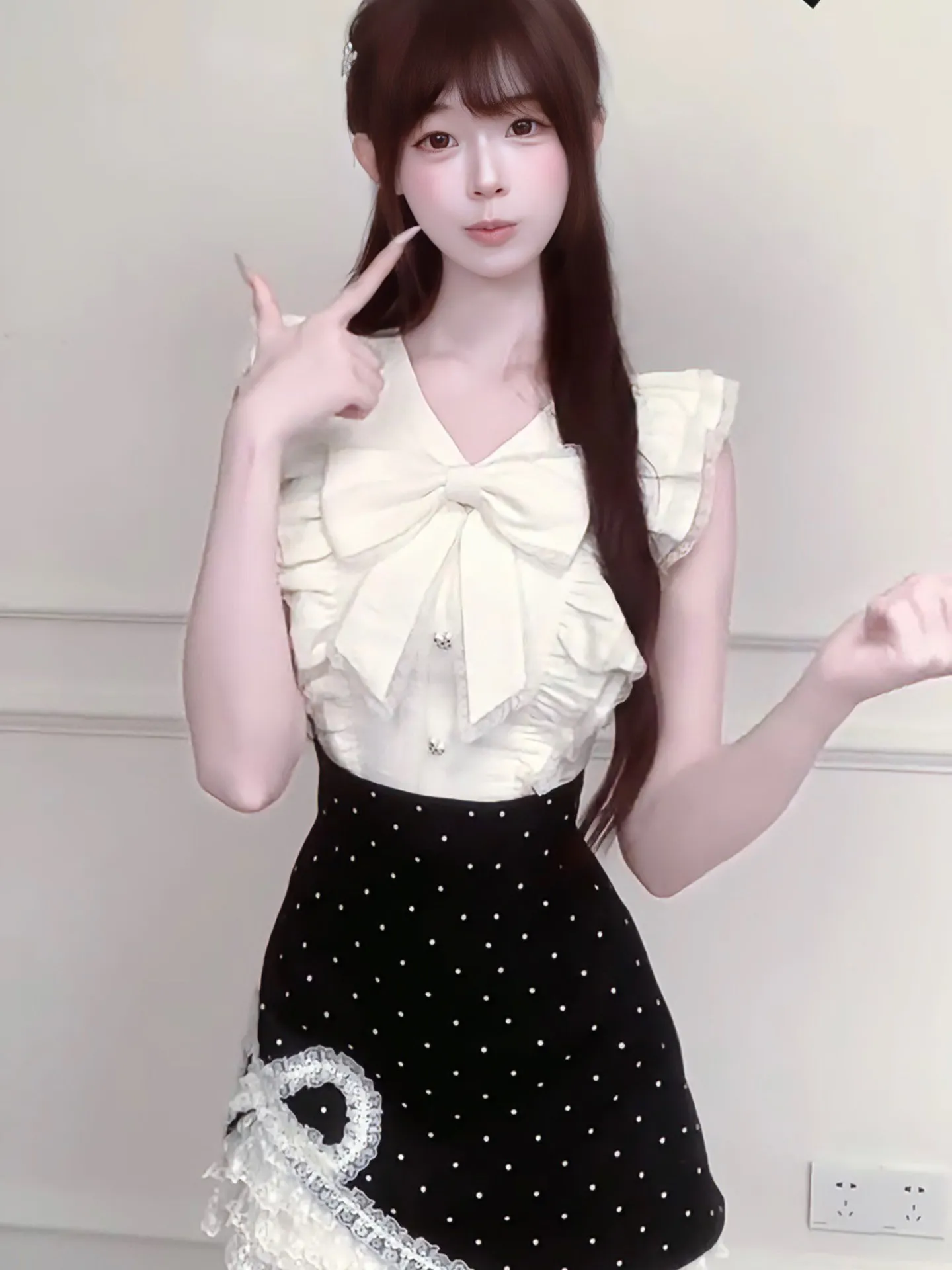 Sweet Knot Shirt Top High Waist Polka Dot Half Skirt Two Piece Set Miu Style Summer Fashion Casual Princess Wind
Sweet Knot Shirt Top High Waist Polka Dot Half Skirt Two Piece Set Miu Style Summer Fashion Casual Princess Wind