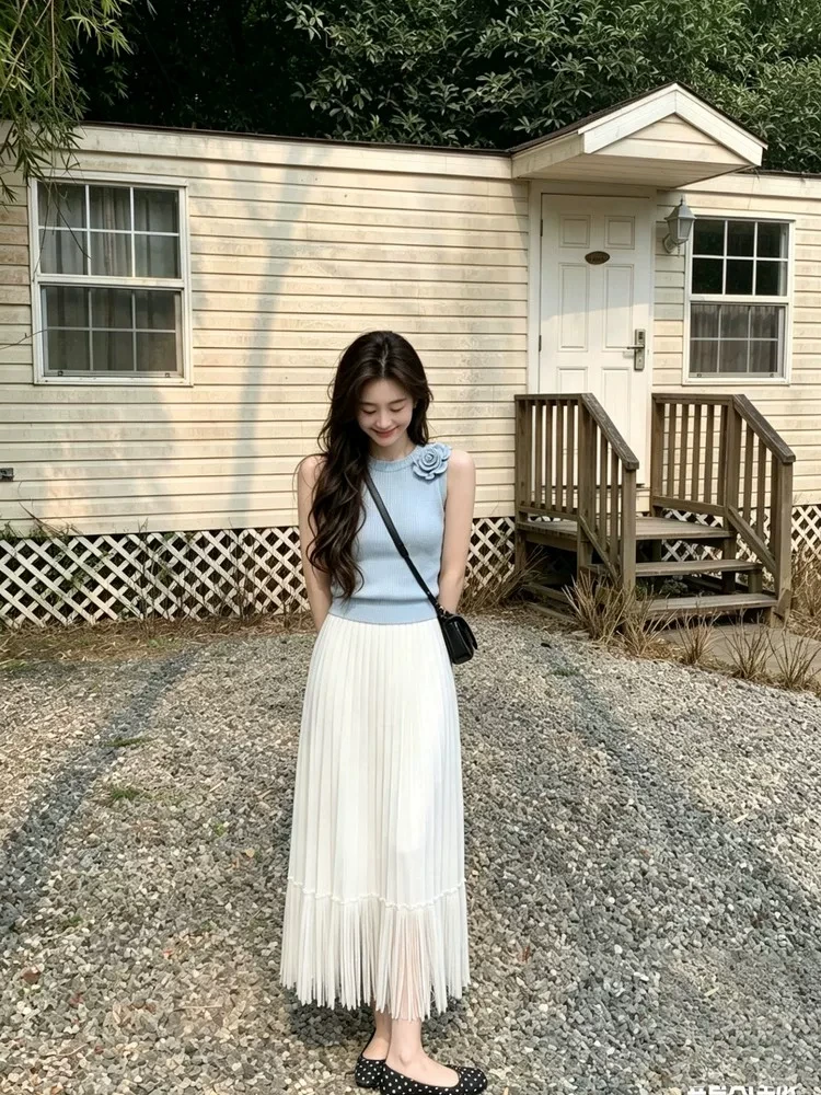 Elegant Knitted Set Women's Summer New Style 3D Flower Vest with White Pleated Skirt Two-Piece Suit Slim Fit Knitwear
Elegant Knitted Set Women's Summer New Style 3D Flower Vest with White Pleated Skirt Two-Piece Suit Slim Fit Knitwear