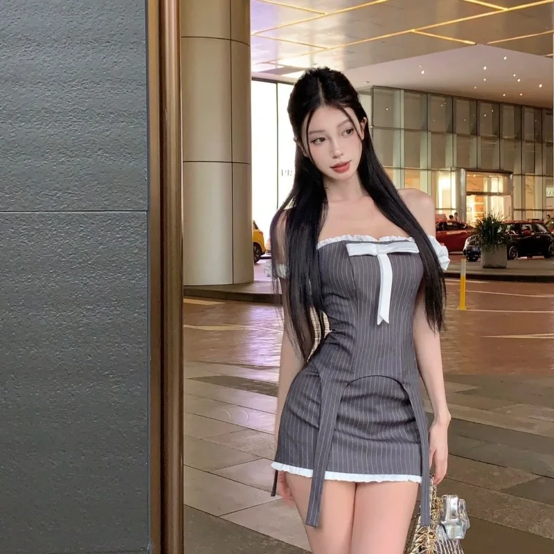 Sweet Hot Girl Suit Women's Summer Bow Stripe Strapless Vest Top Grey Wrap Hip Mini Skirt Two-piece Set Fashion Female Clothes
Sweet Hot Girl Suit Women's Summer Bow Stripe Strapless Vest Top Grey Wrap Hip Mini Skirt Two-piece Set Fashion Female Clothes
